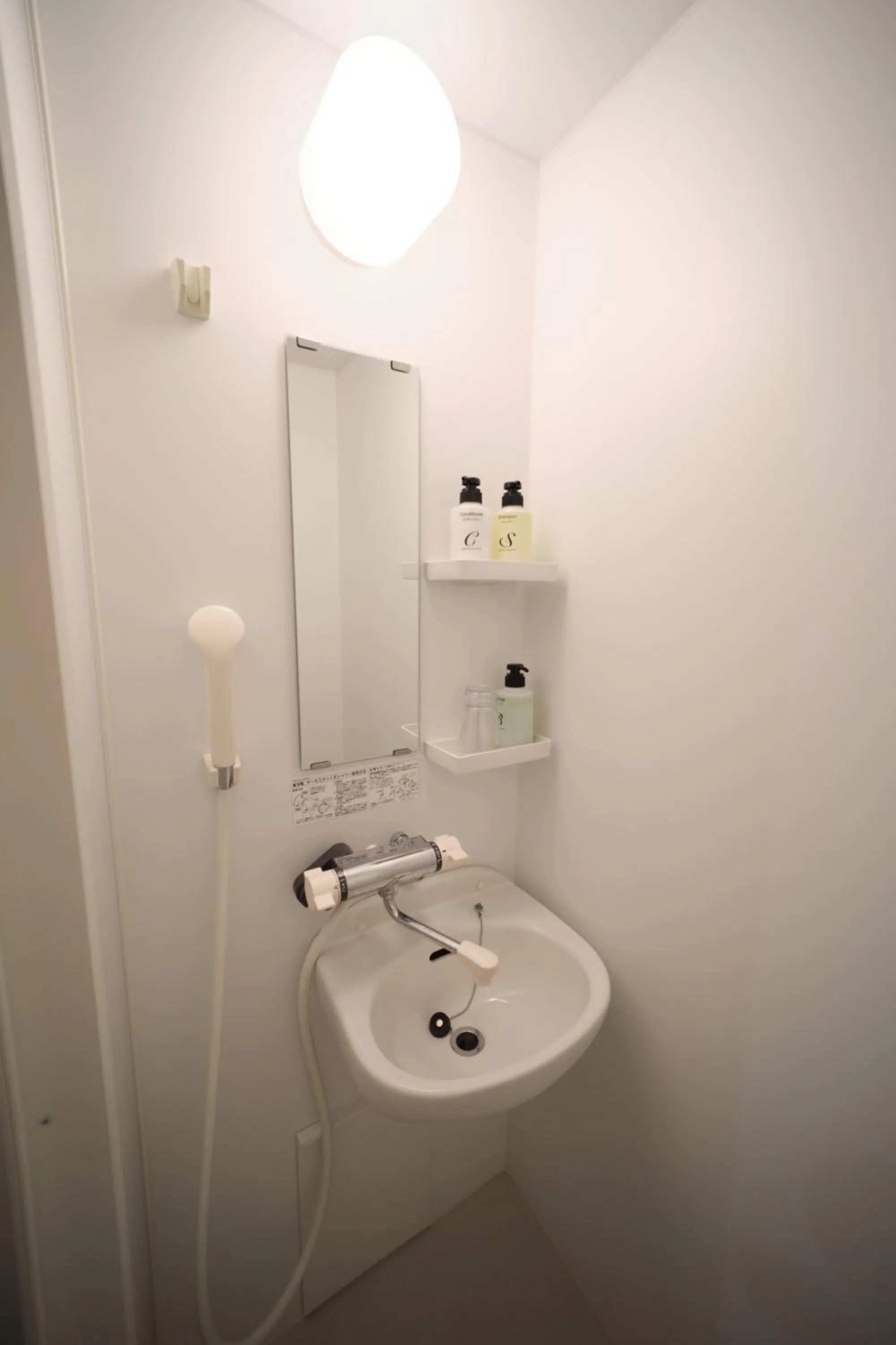 Shower in Ano Hotel Asakusa