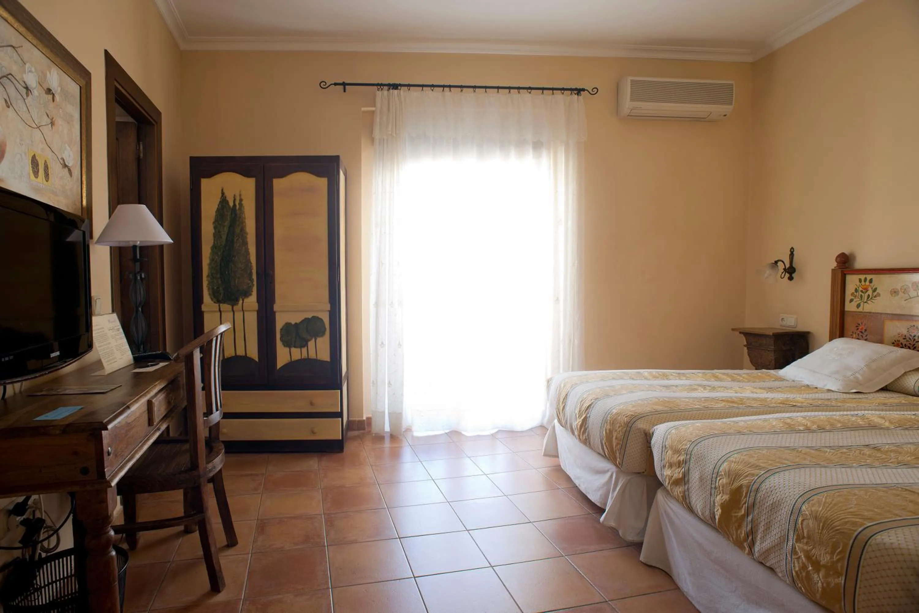 Photo of the whole room, Bed in Hotel Don Carlos Cáceres