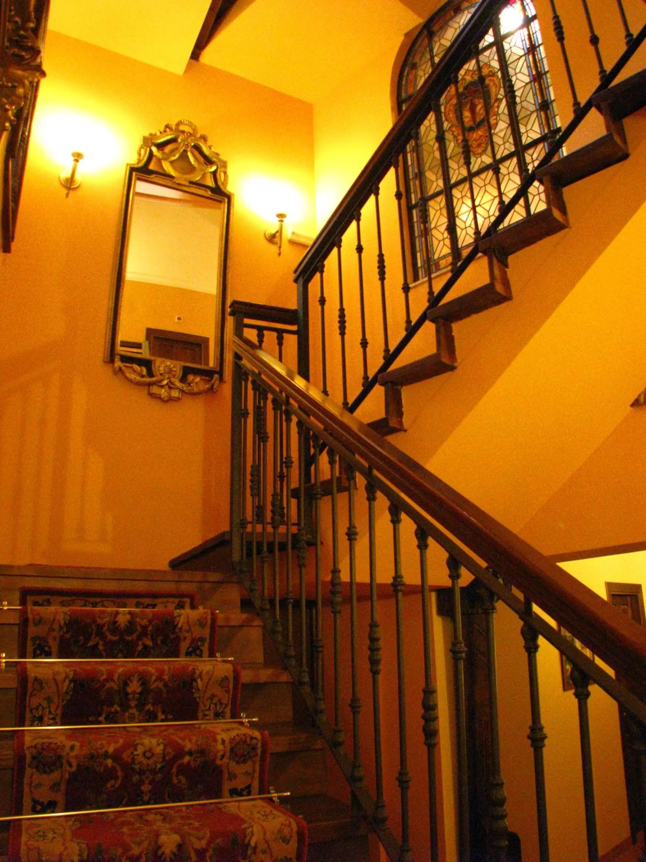 Decorative detail in Hotel Don Carlos Cáceres