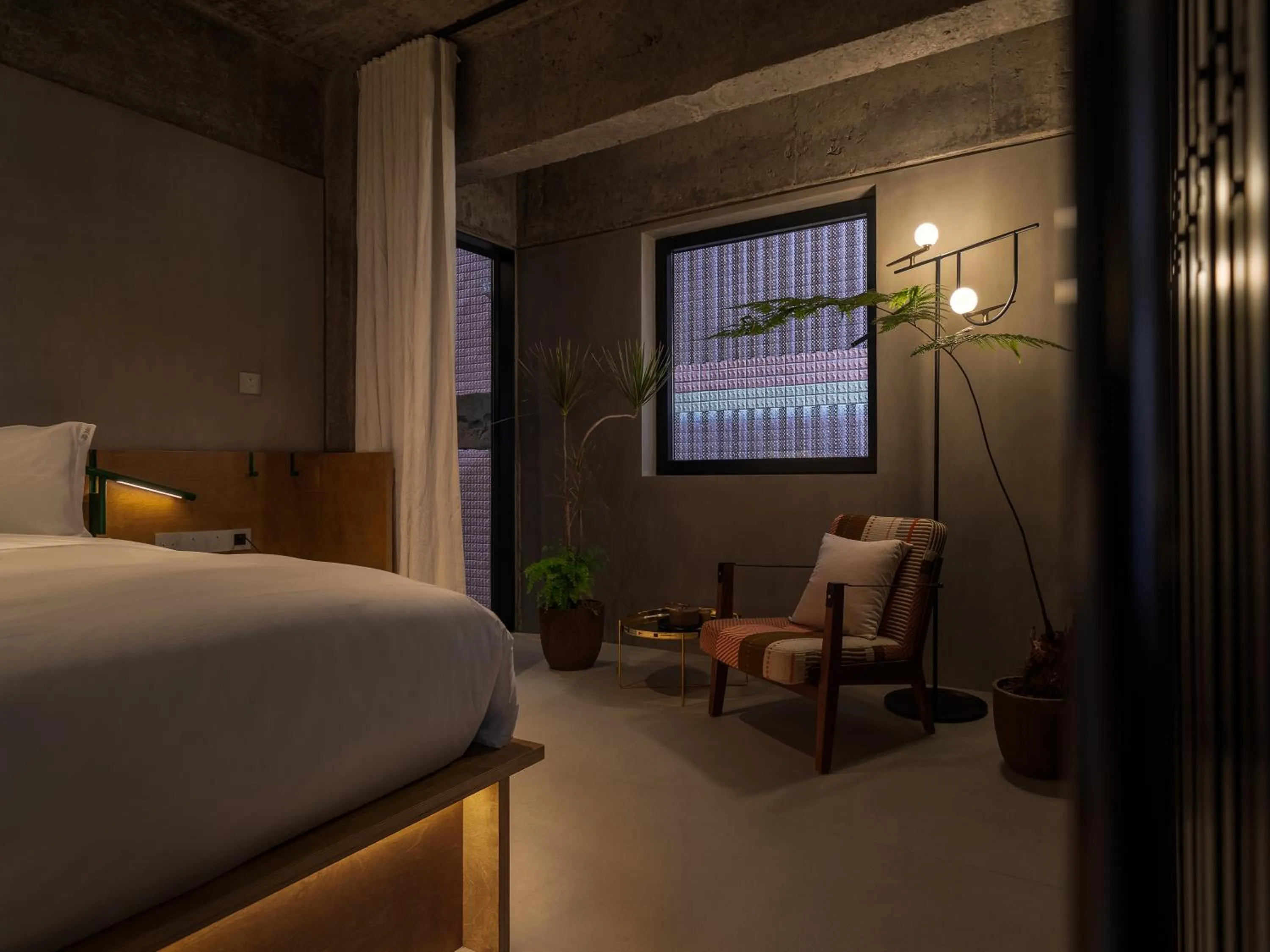 Seating area, Bed in Jiangnan House Nantou