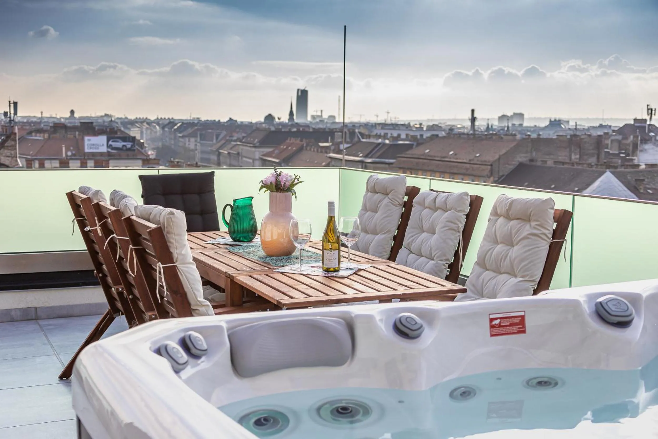 Centropolitan Penthouse - Jacuzzi - 2 Free Parking - Self Check-In