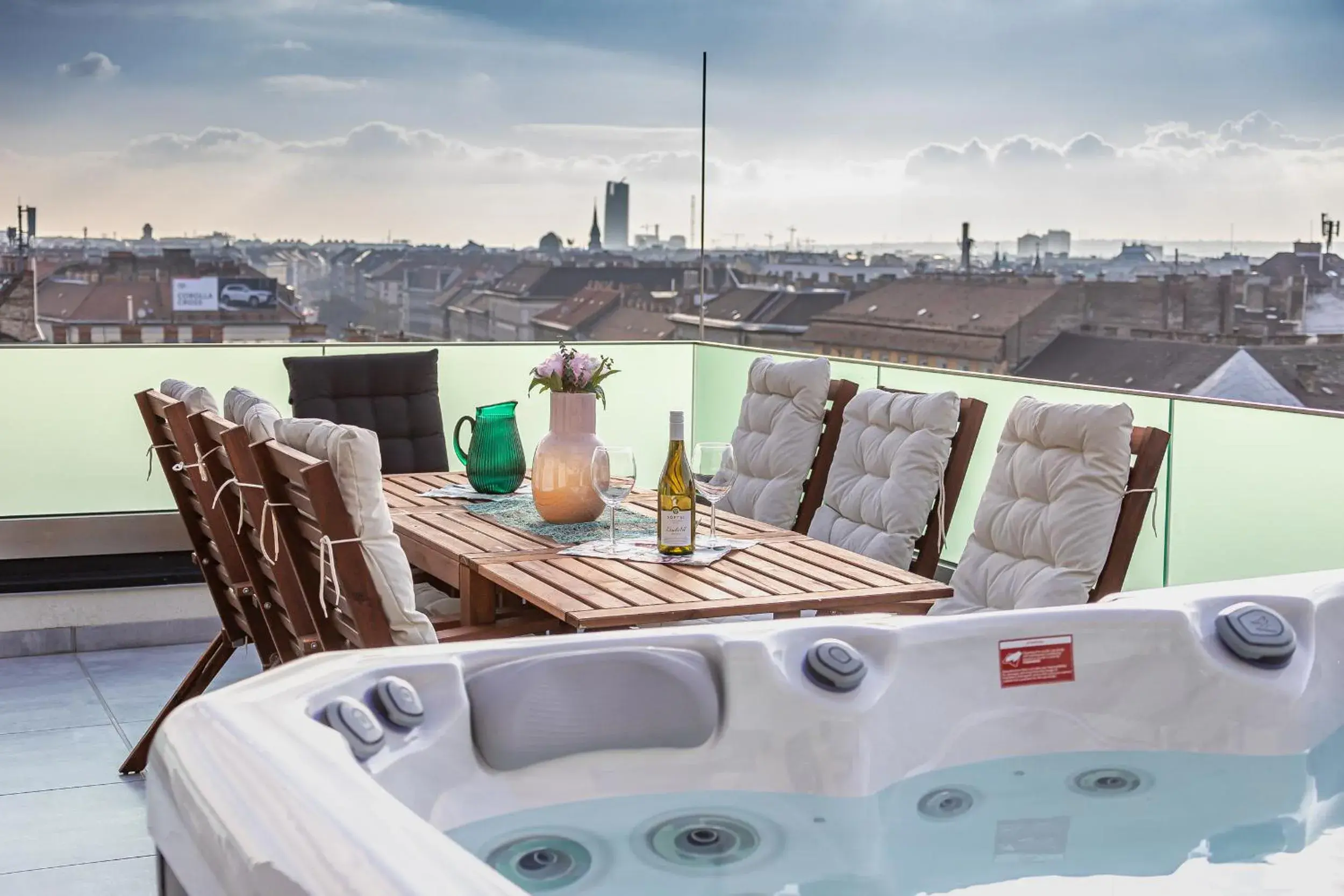 Centropolitan Penthouse - Jacuzzi - 2 Free Parking - Self Check-In Centropolitan Penthouse - Jacuzzi - 2 Free Parking - Self Check-In