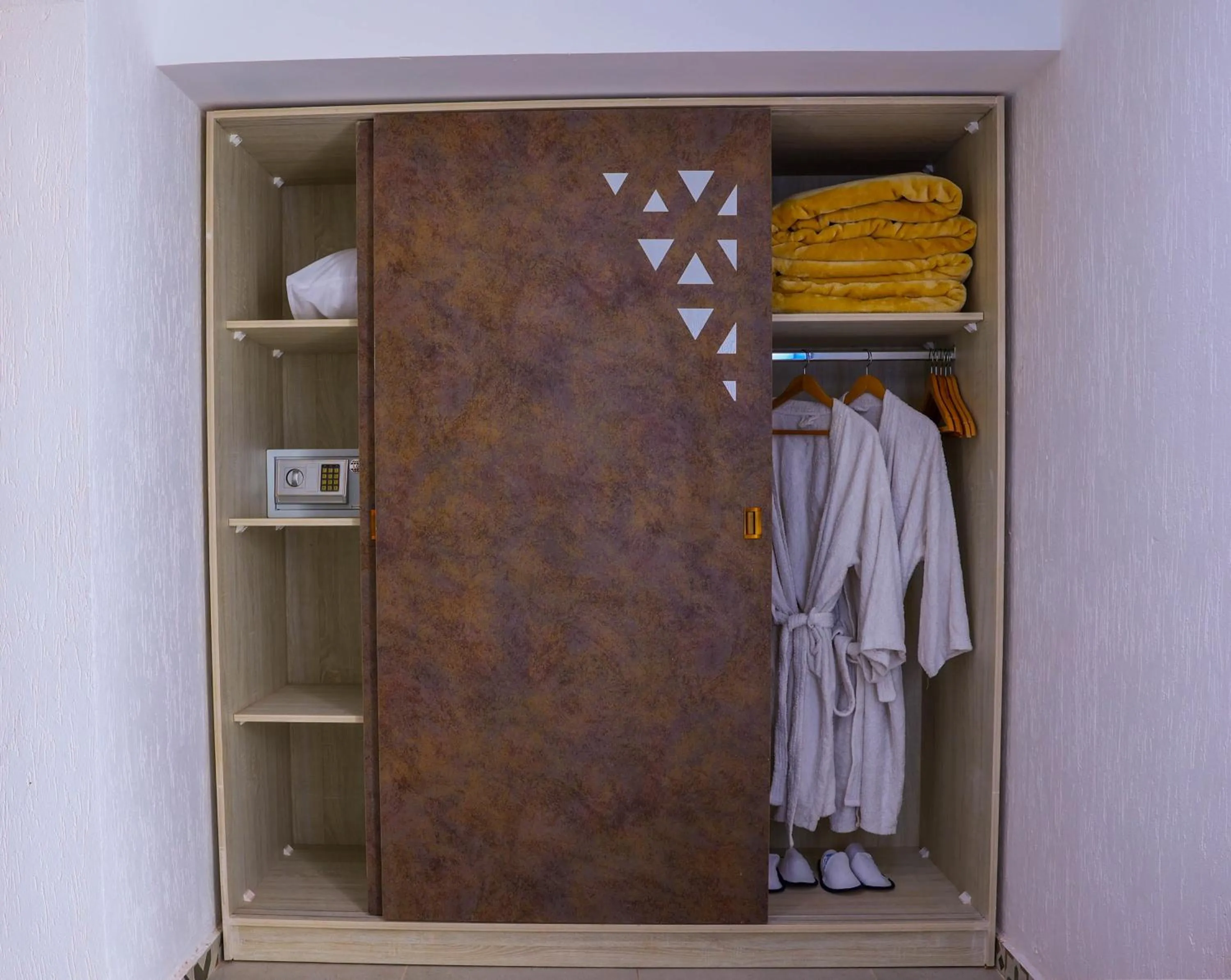 wardrobe in Beach safari nubian resort