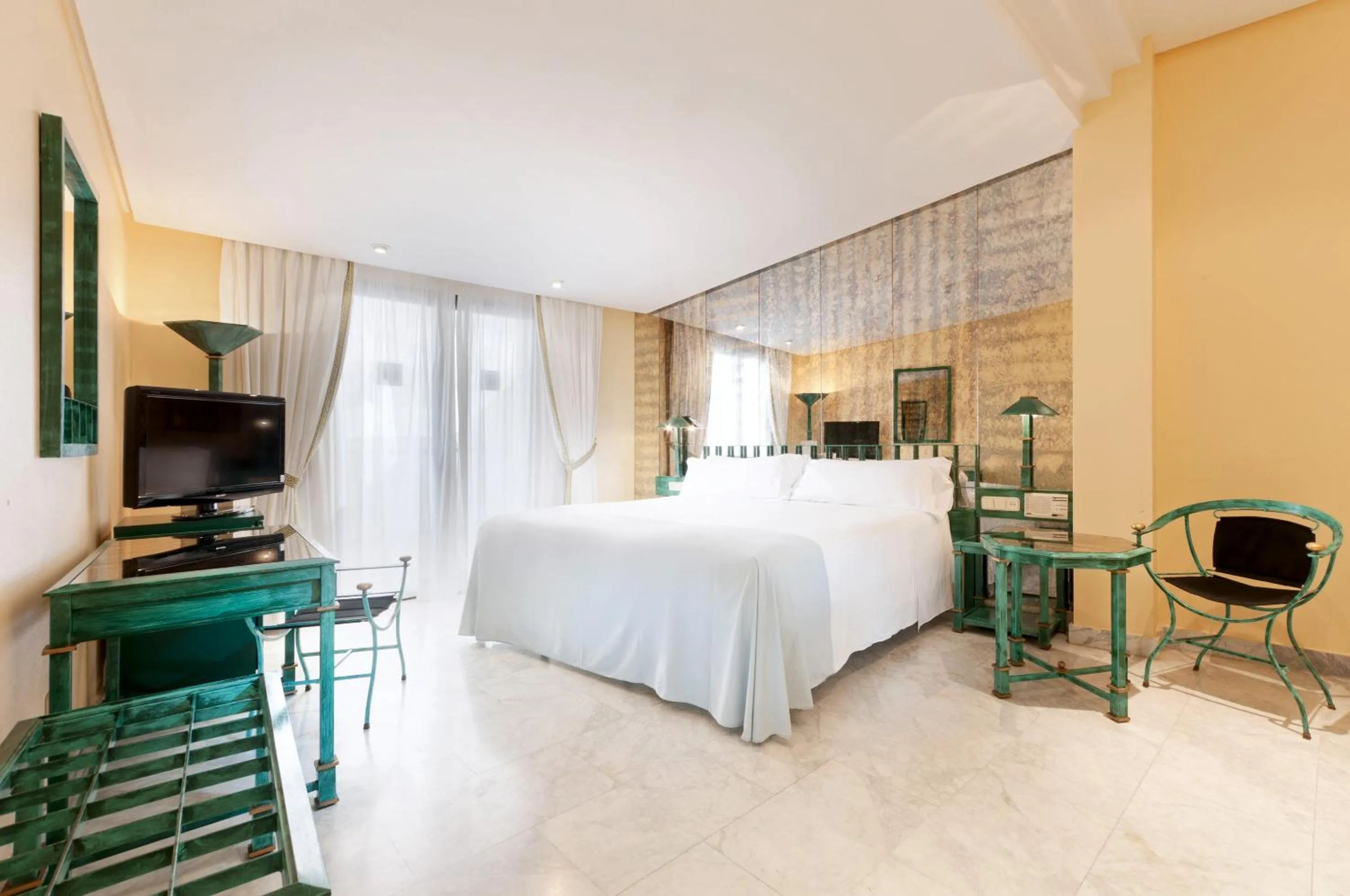 Photo of the whole room, Bed in AZZ Mérida Medea Hotel