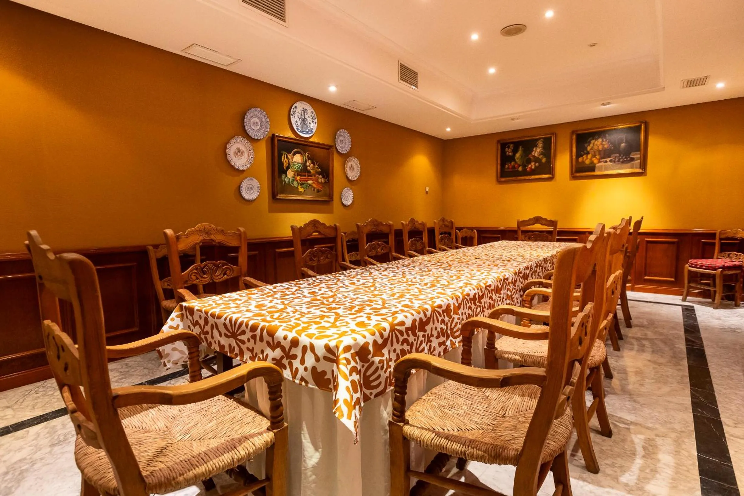 Restaurant/places to eat in AZZ Mérida Medea Hotel