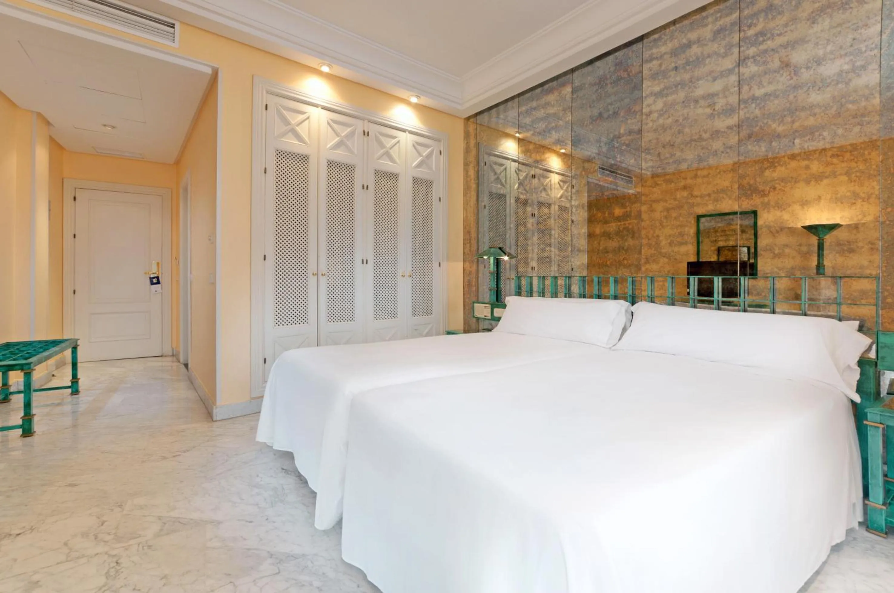 Bedroom, Bed in AZZ Mérida Medea Hotel