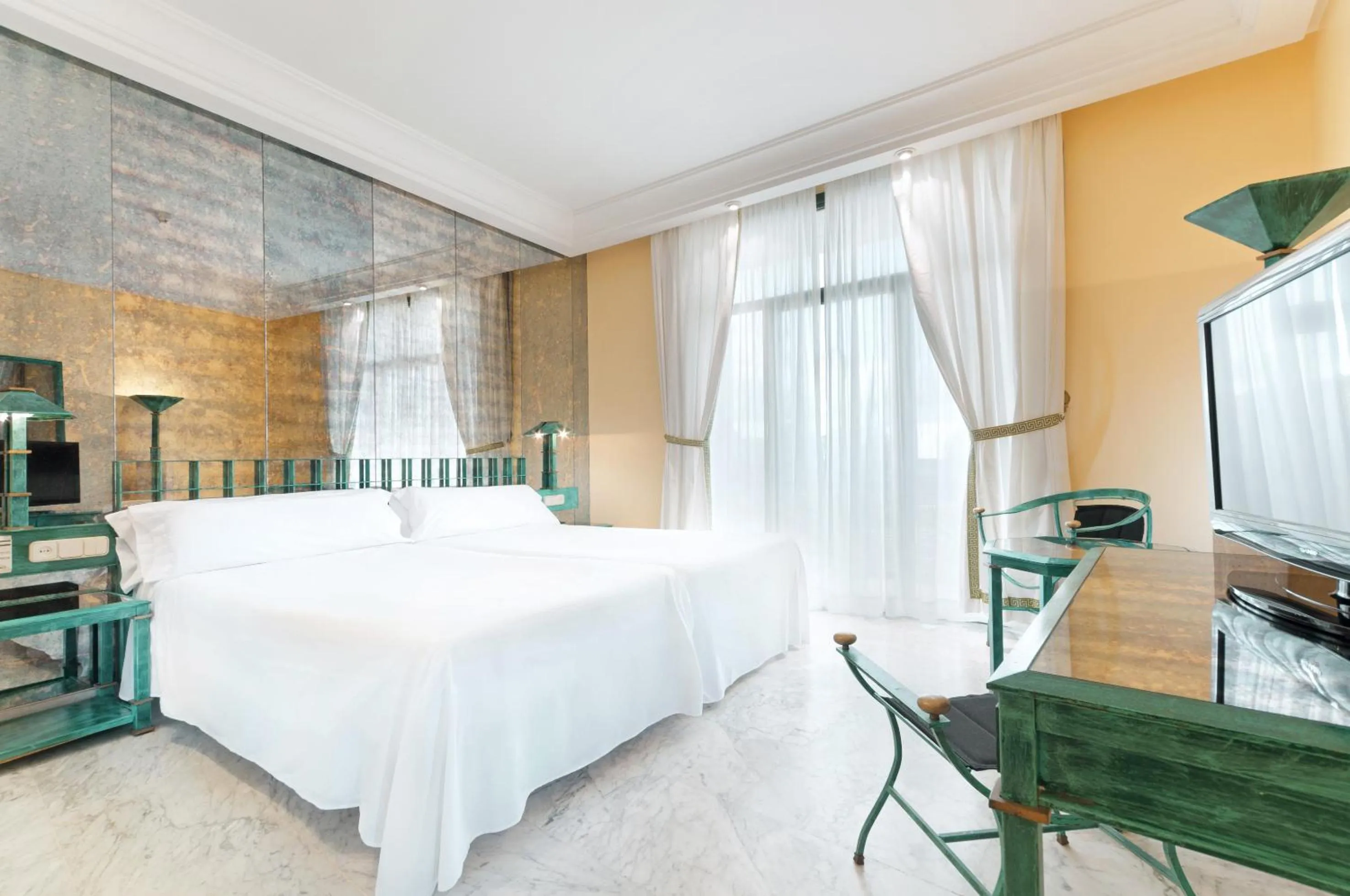 Photo of the whole room, Bed in AZZ Mérida Medea Hotel