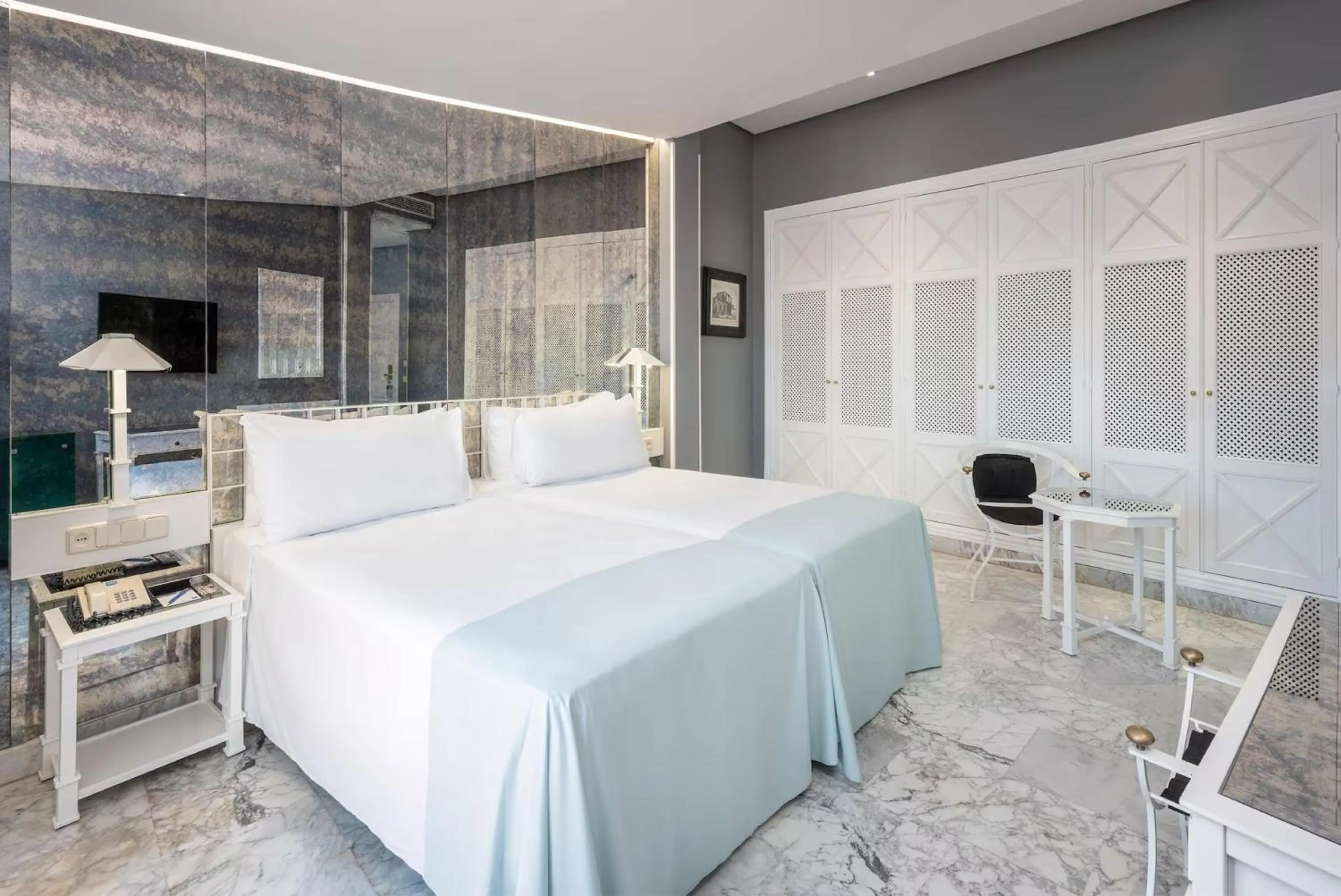 Photo of the whole room, Bed in AZZ Mérida Medea Hotel