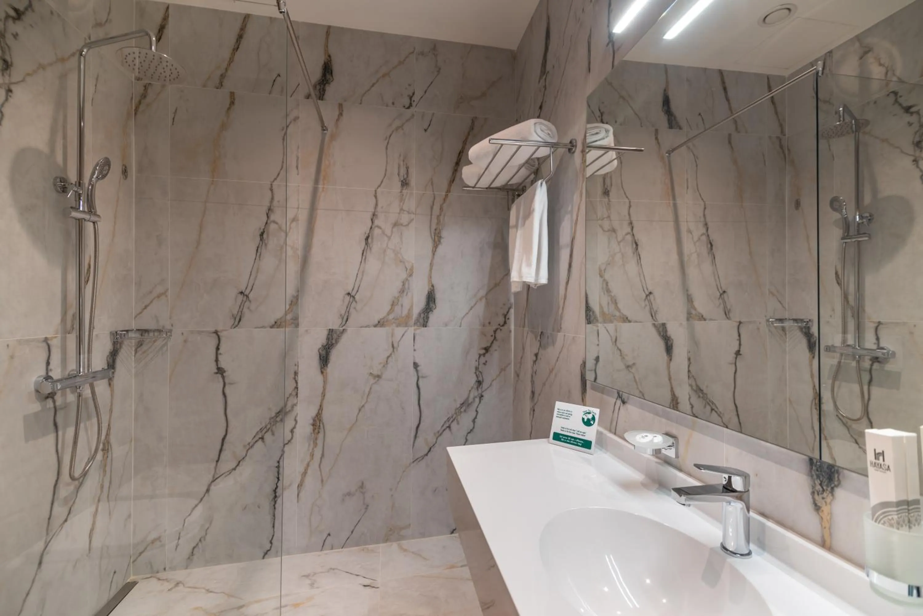 Shower in Hayasa Hotel Yerevan