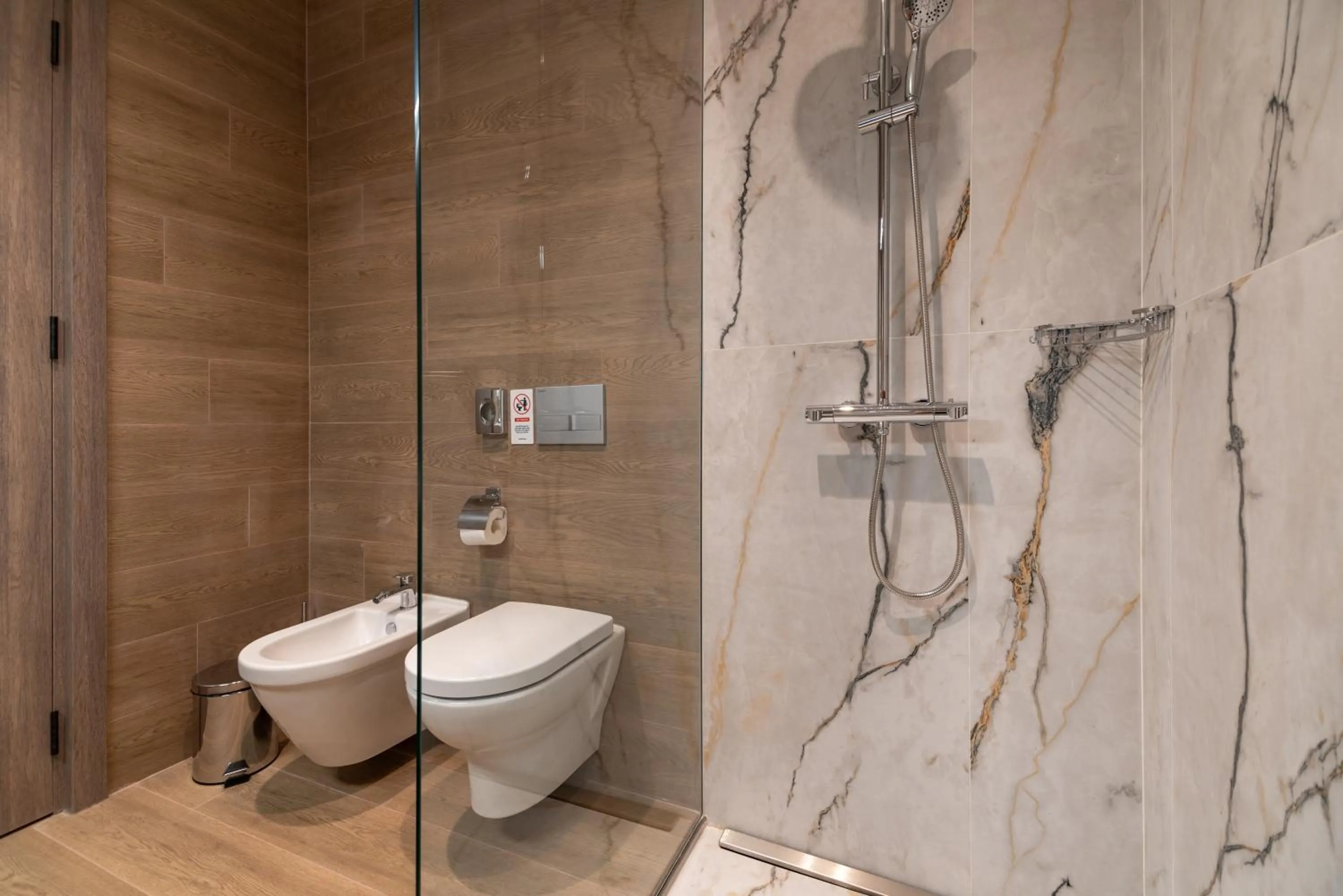 Shower in Hayasa Hotel Yerevan