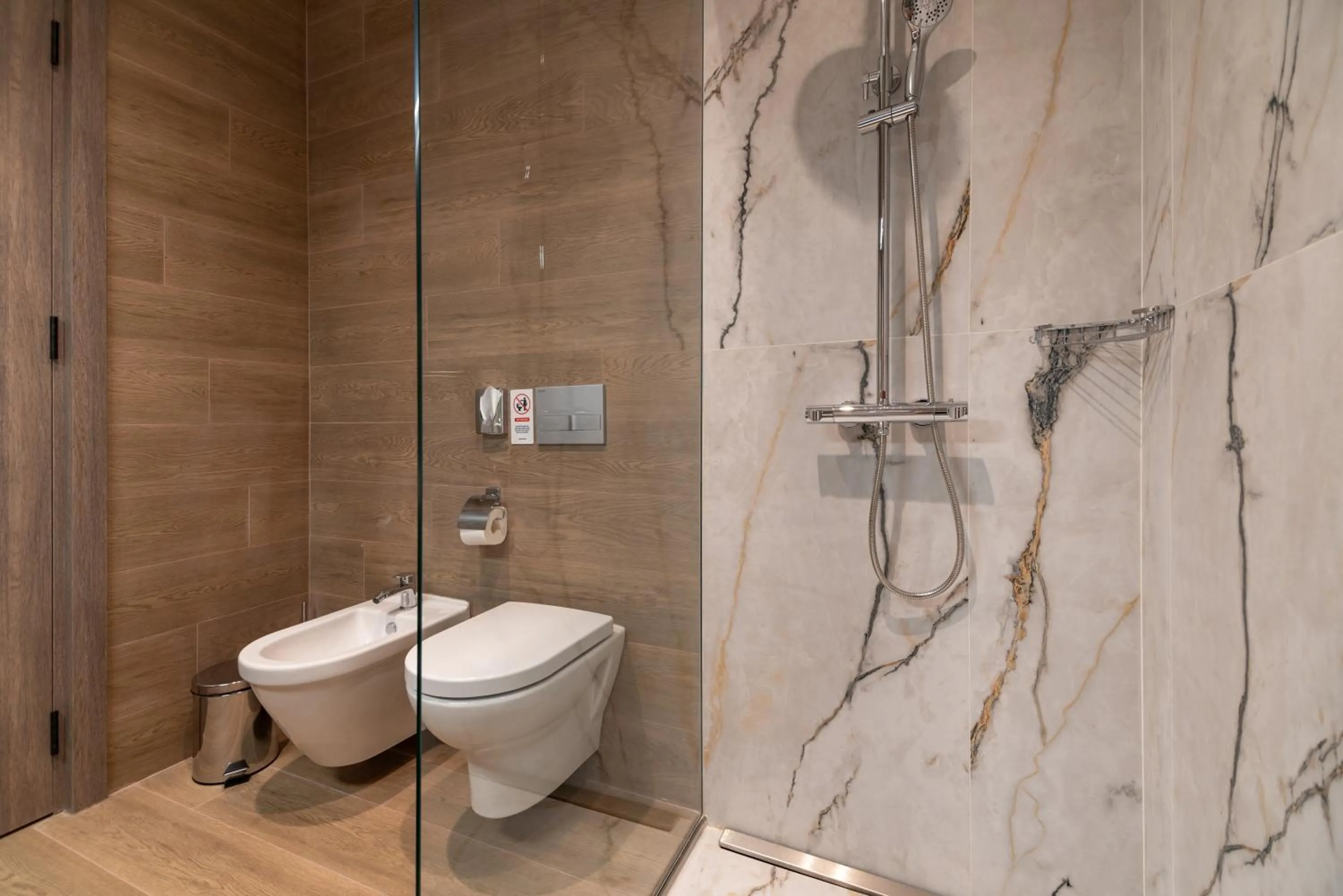 Shower in Hayasa Hotel Yerevan