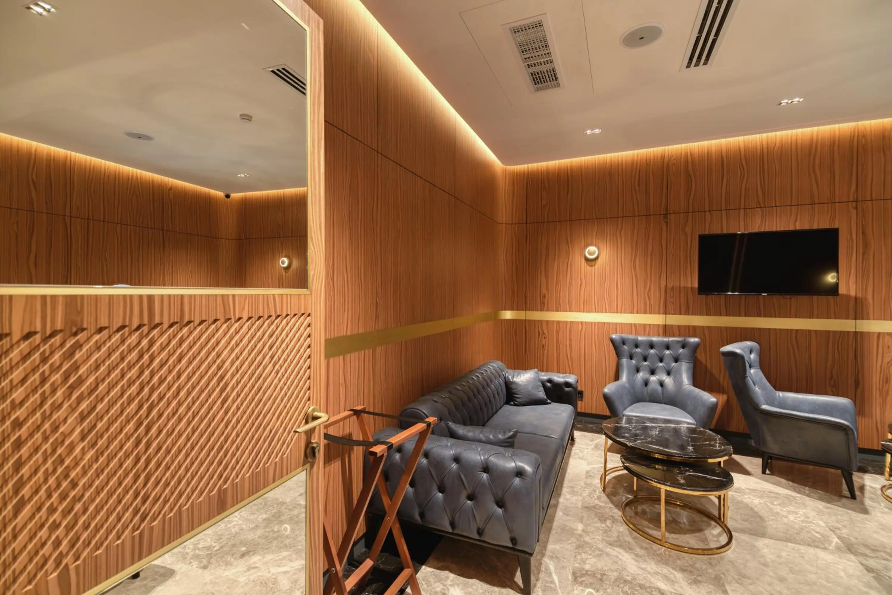 Communal lounge/ TV room in Hayasa Hotel Yerevan