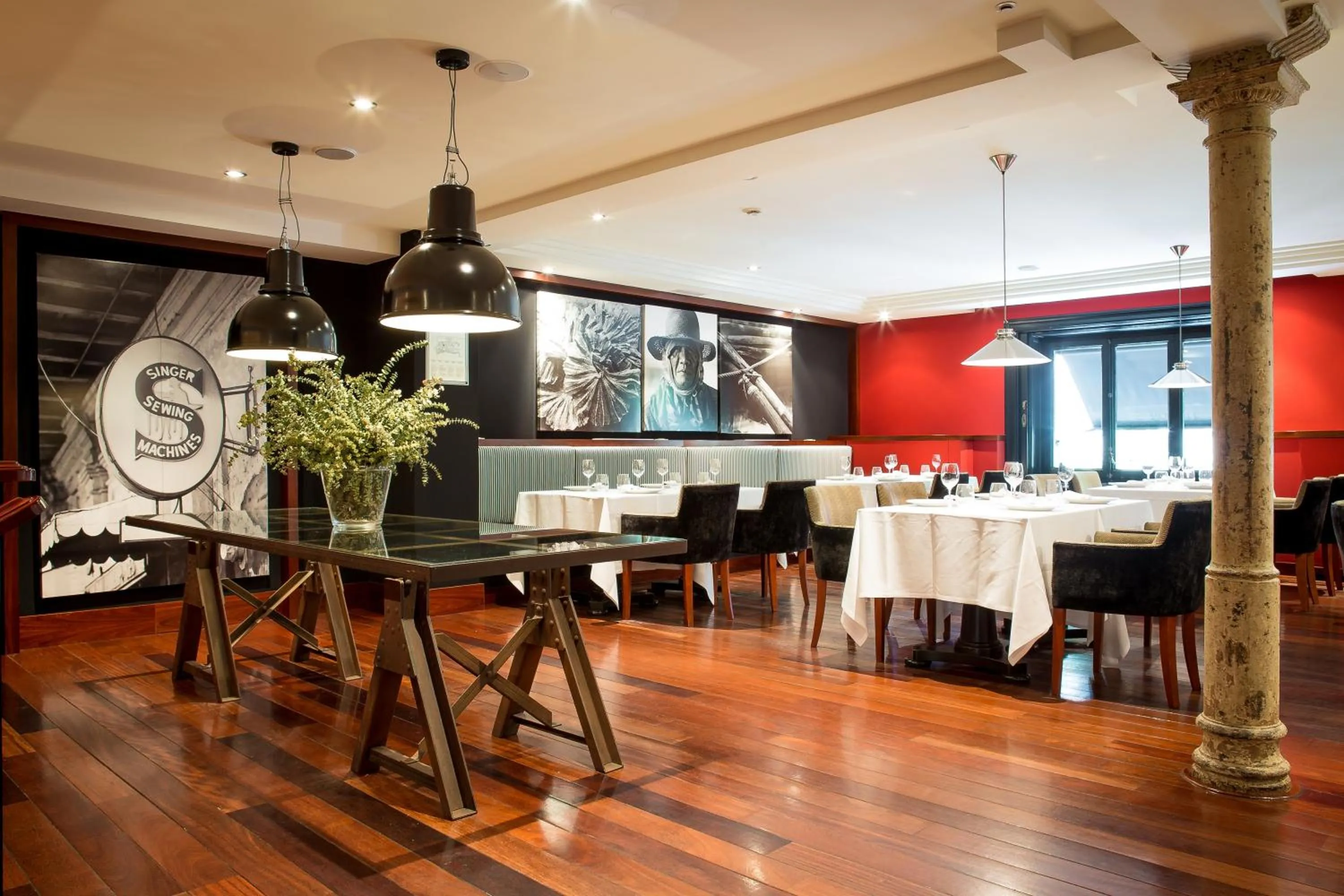 Restaurant/places to eat in Hotel 1898