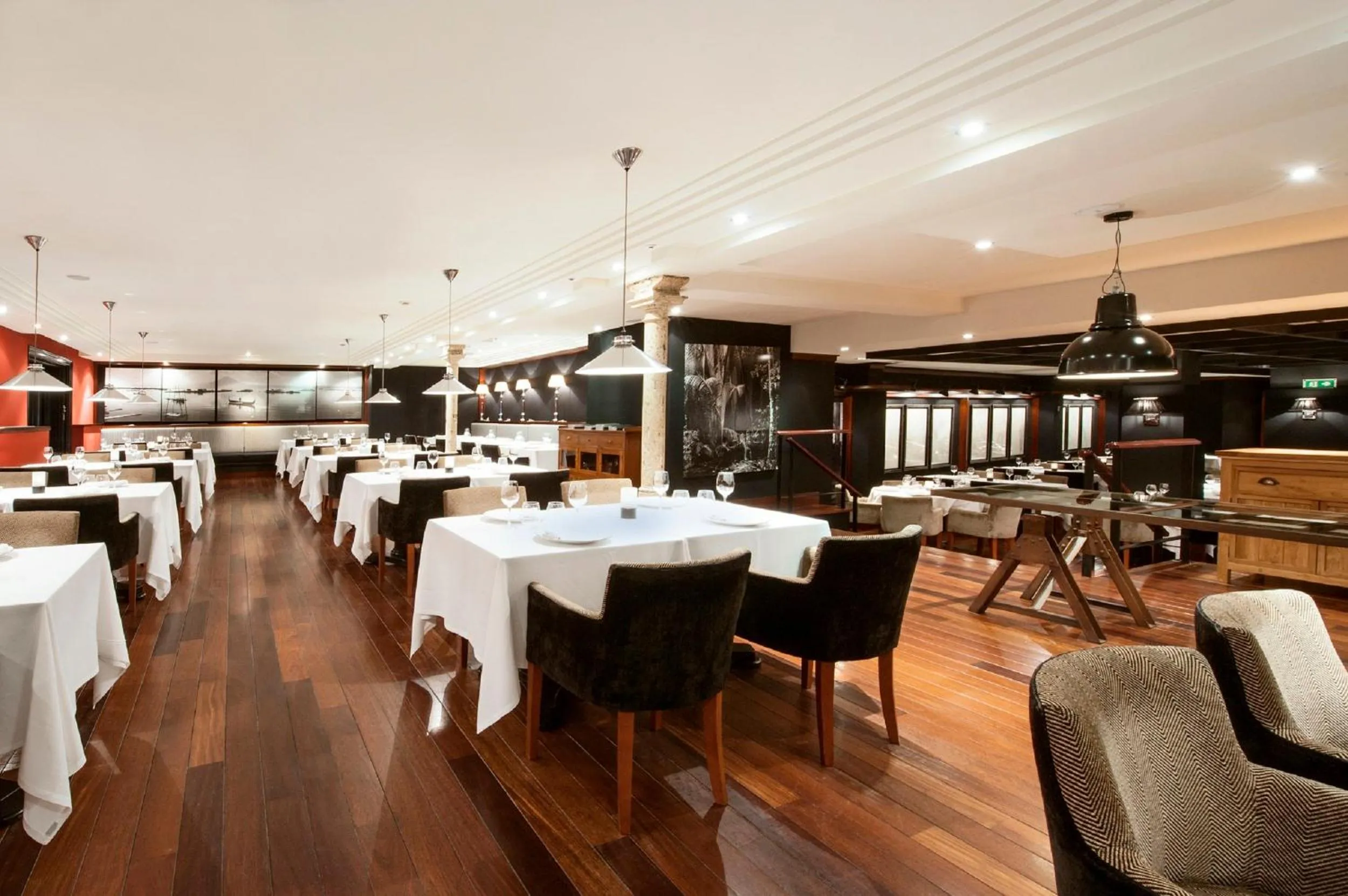 Restaurant/places to eat in Hotel 1898