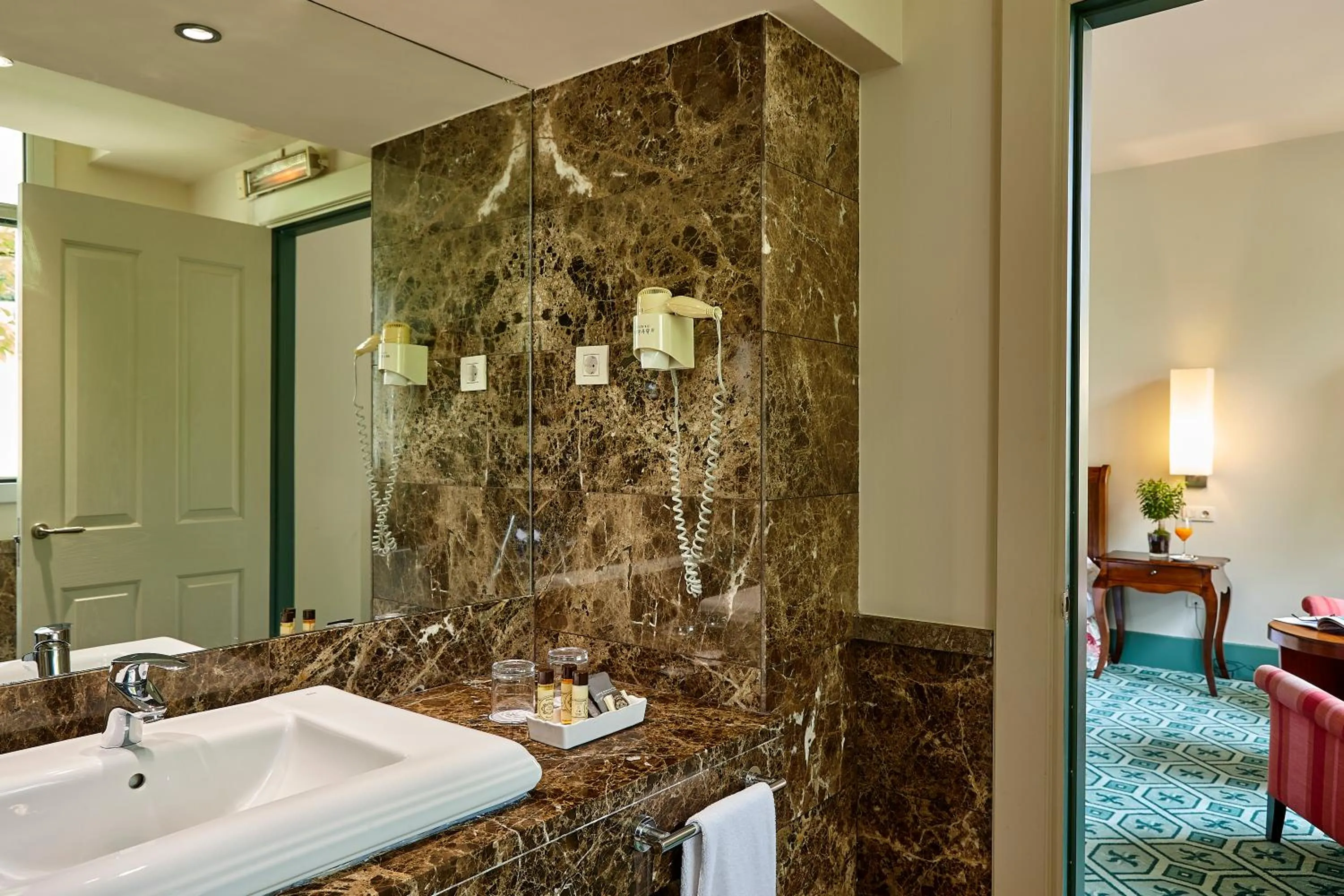 Bathroom in Hotel Palacio Urgoiti