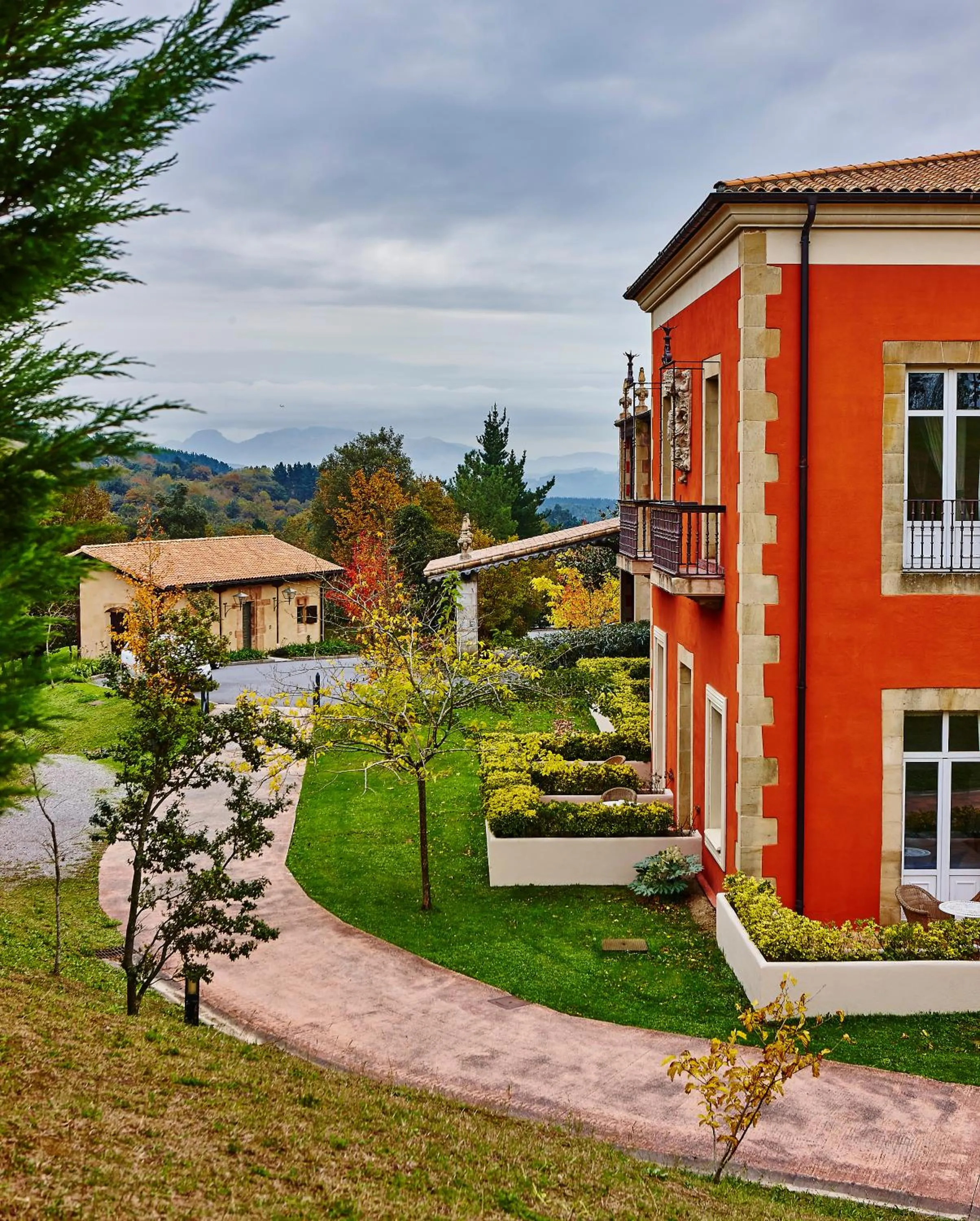 Garden in Hotel Palacio Urgoiti
