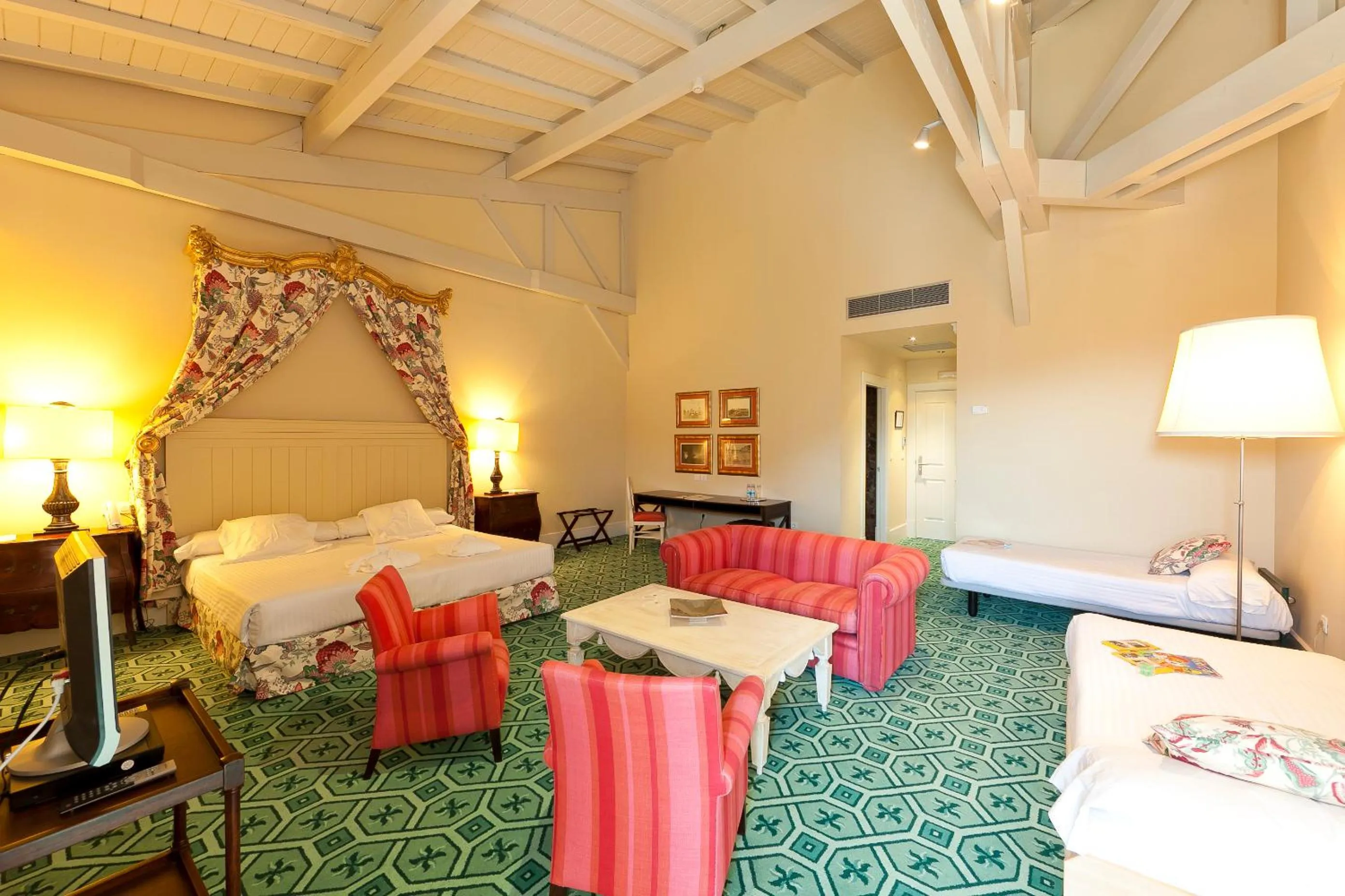 Bedroom, Bed in Hotel Palacio Urgoiti