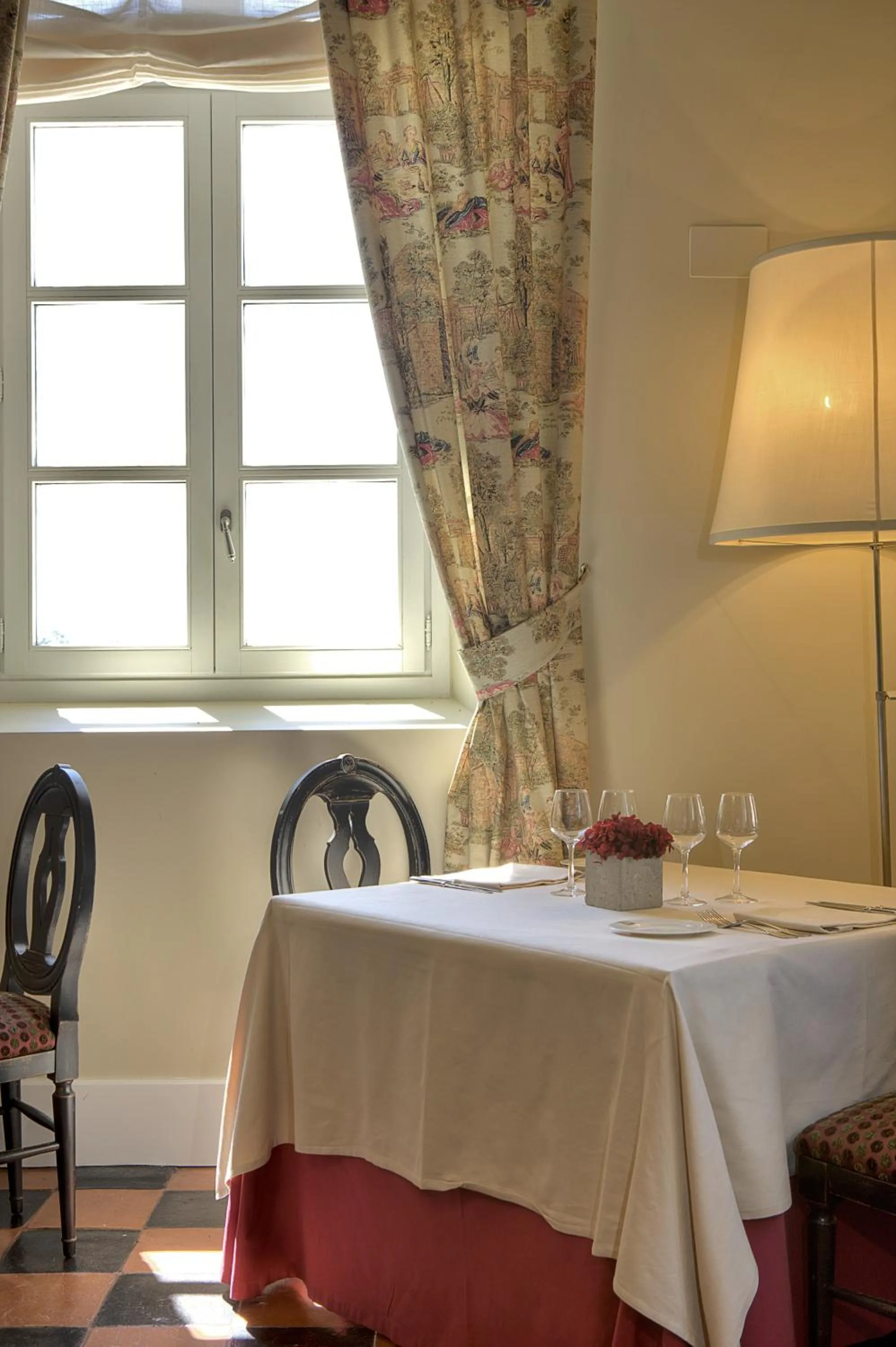 Restaurant/places to eat in Hotel Palacio Urgoiti