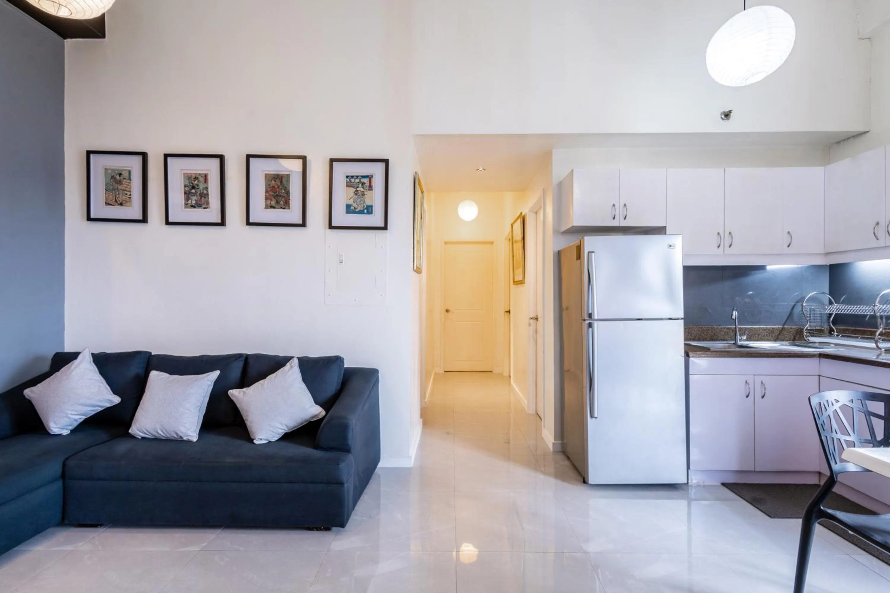 Seating area in Spacious Penthouse Near NAIA with 24-7 Convenience