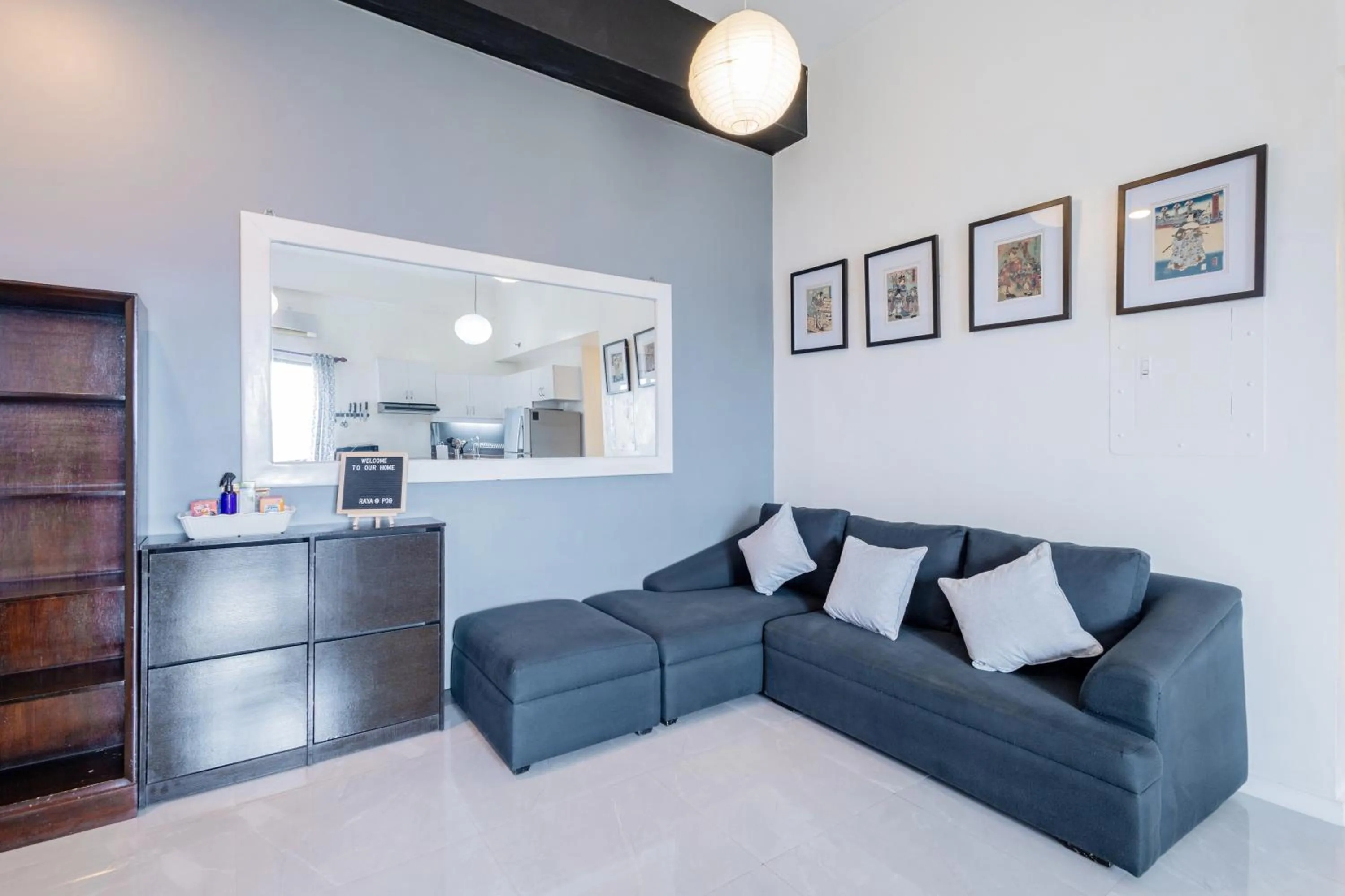 Living room in Spacious Penthouse Near NAIA with 24-7 Convenience