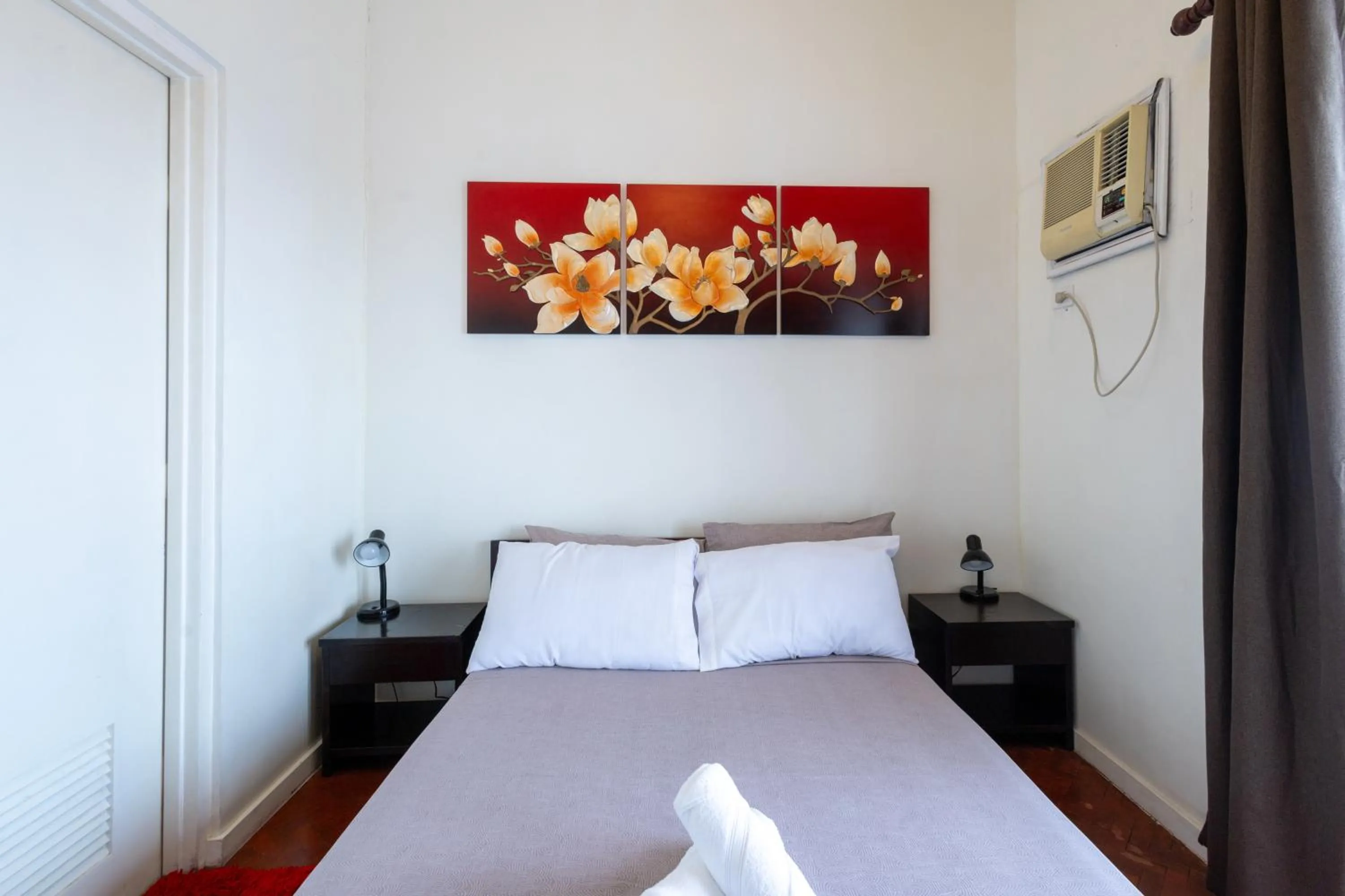 Bed in Spacious Penthouse Near NAIA with 24-7 Convenience