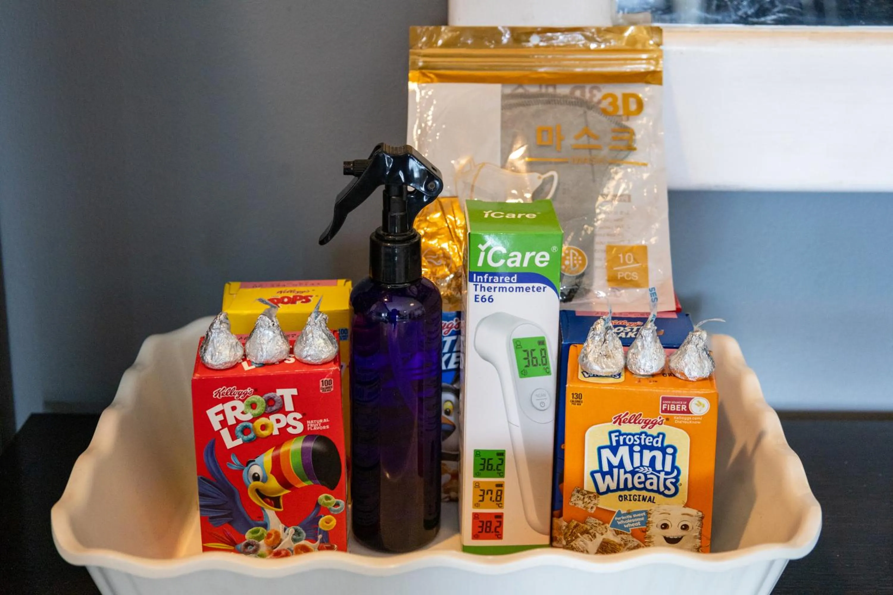 Restaurant/places to eat in Spacious Penthouse Near NAIA with 24-7 Convenience