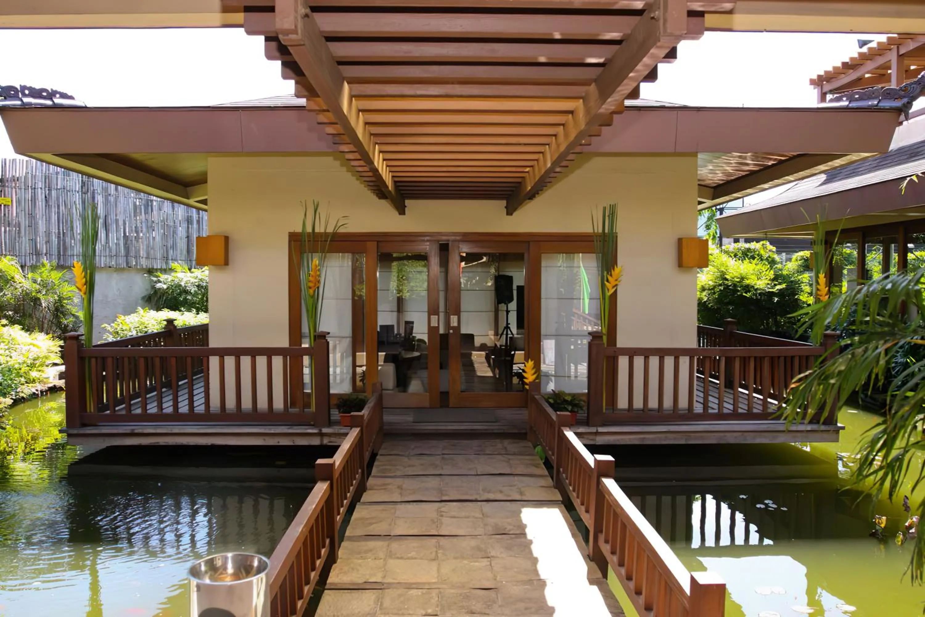 Banquet/Function facilities in Spacious Penthouse Near NAIA with 24-7 Convenience