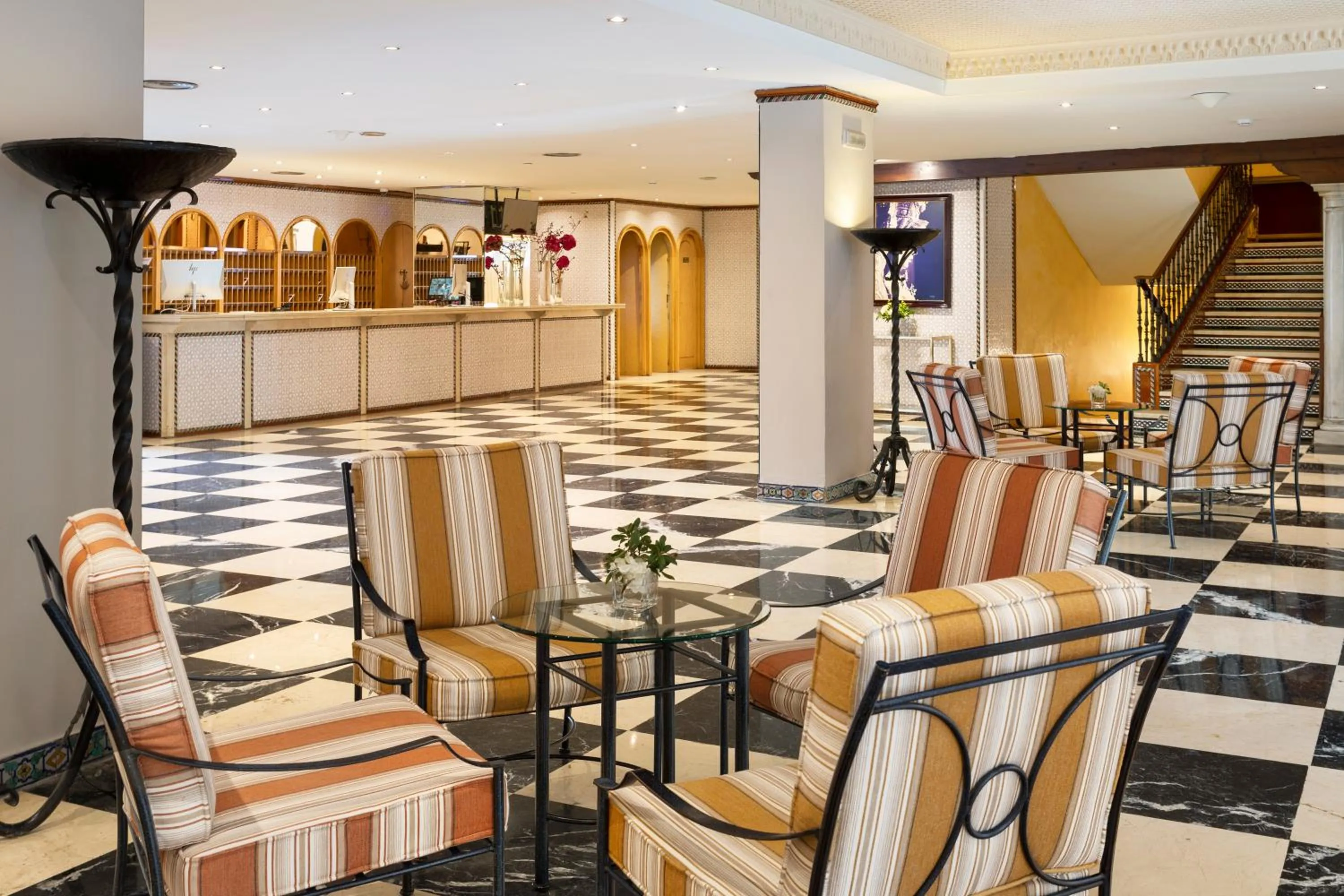 Lobby or reception in Exe Sevilla Macarena