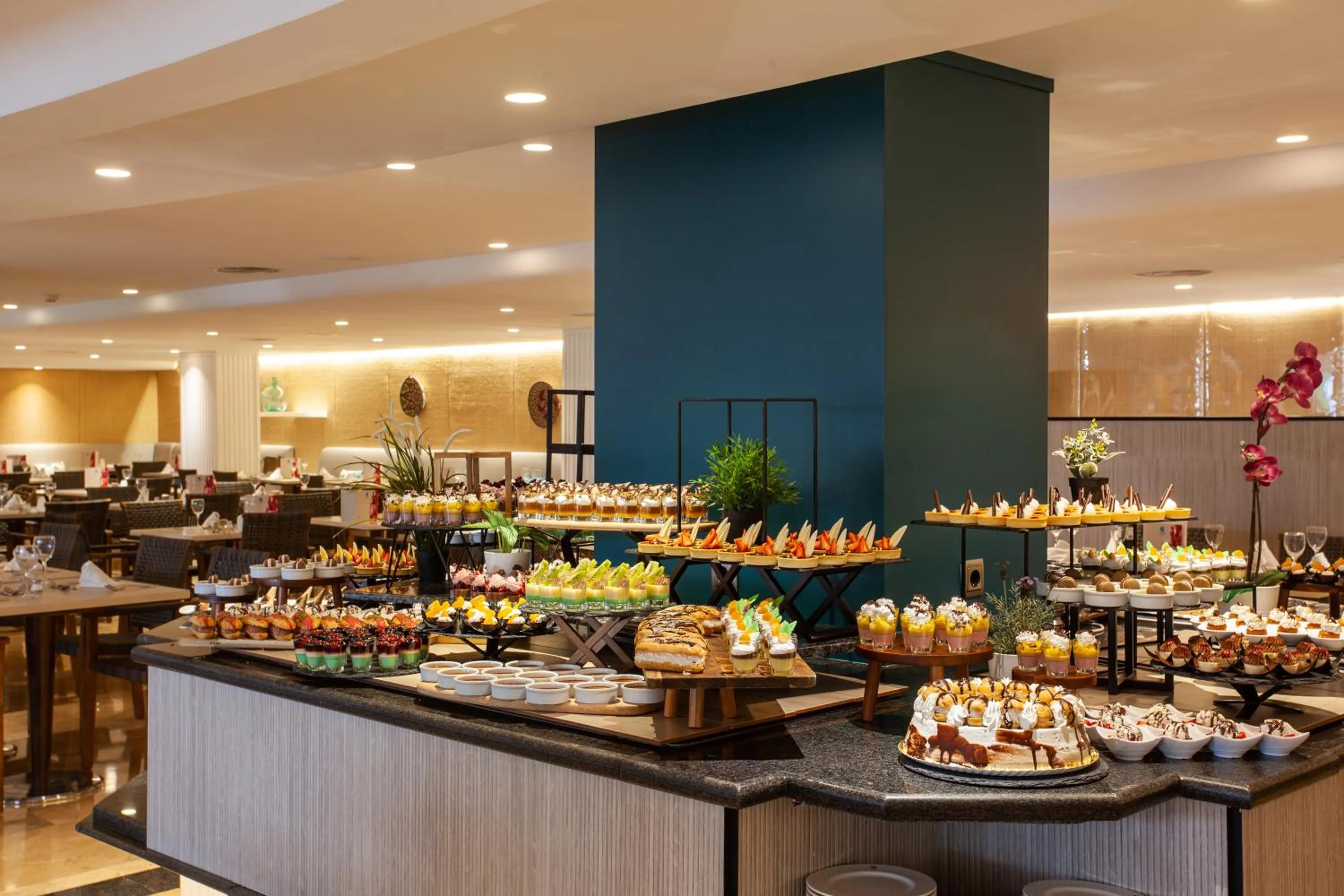 Restaurant/places to eat in Grupotel Maritimo