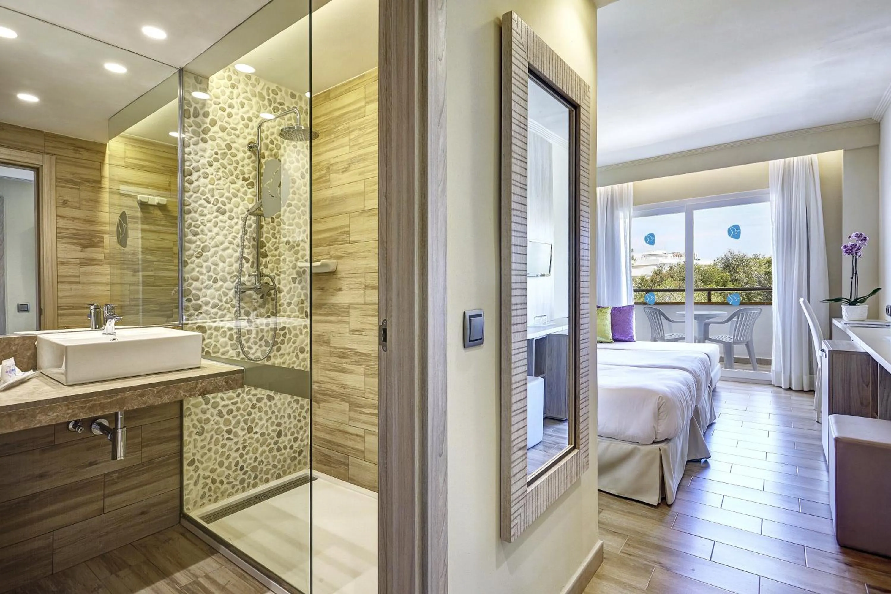 Bathroom, Bed in Grupotel Maritimo