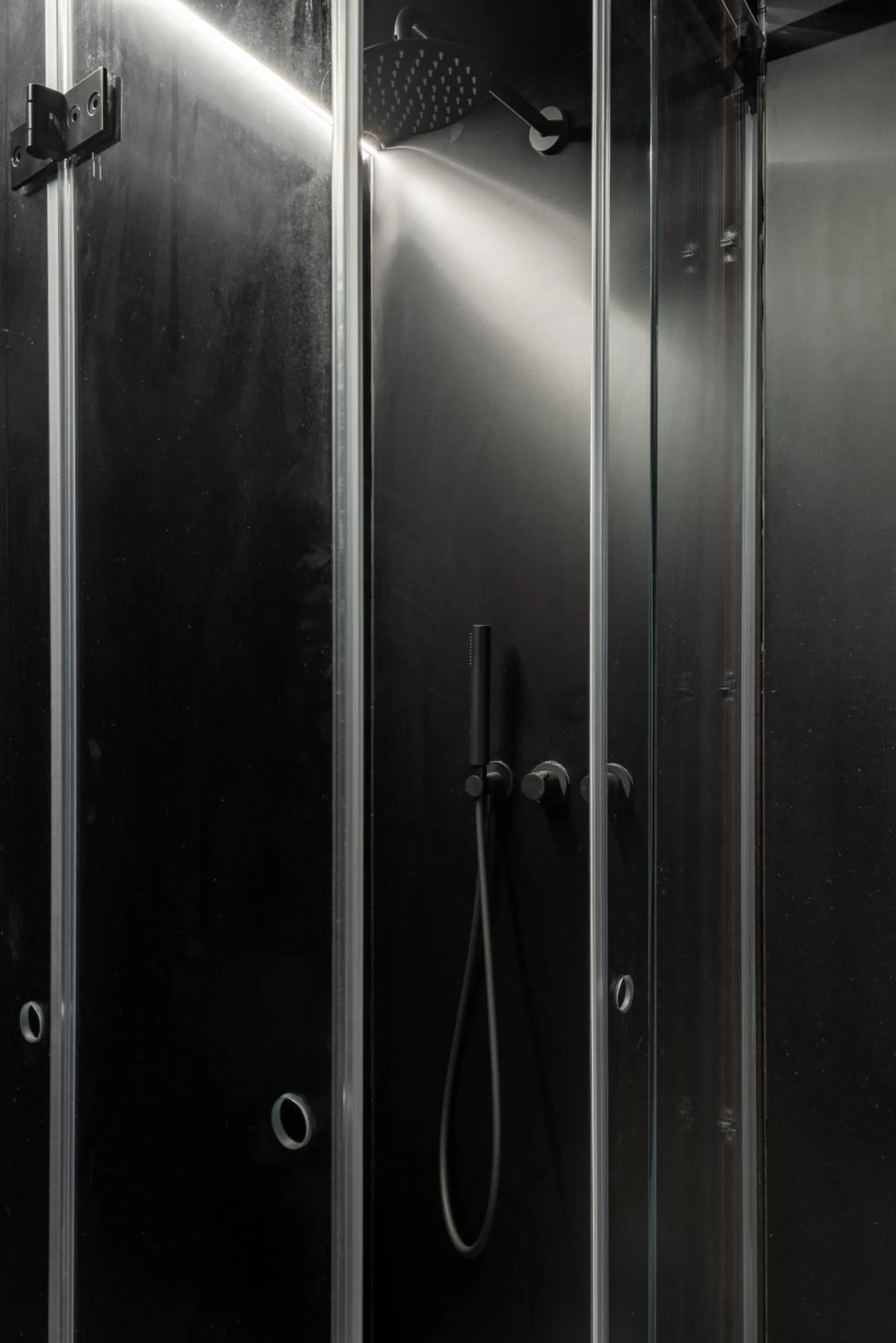 Shower in Lisbon Five Stars Alcântara Lofts