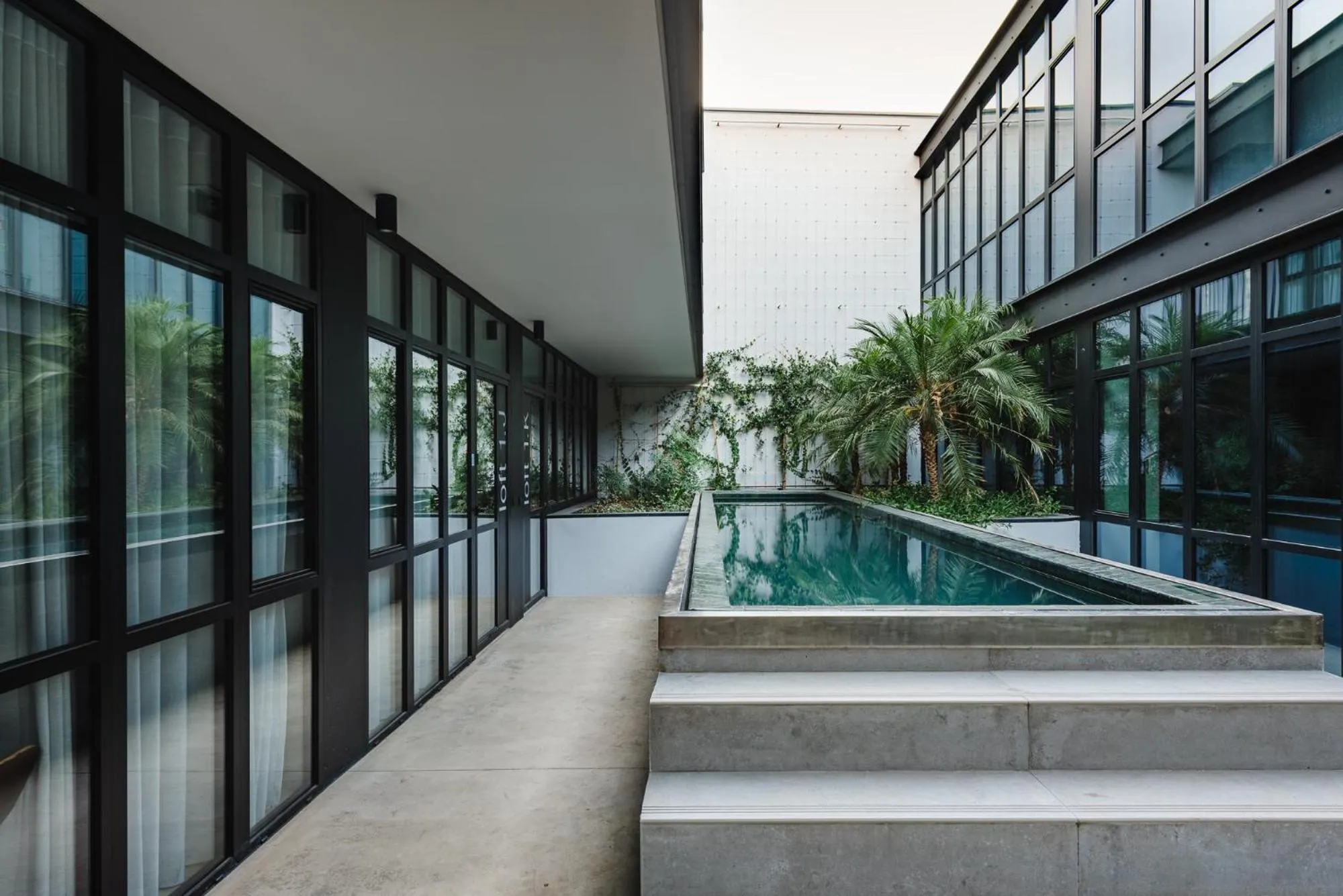 Swimming pool in Lisbon Five Stars Alcântara Lofts