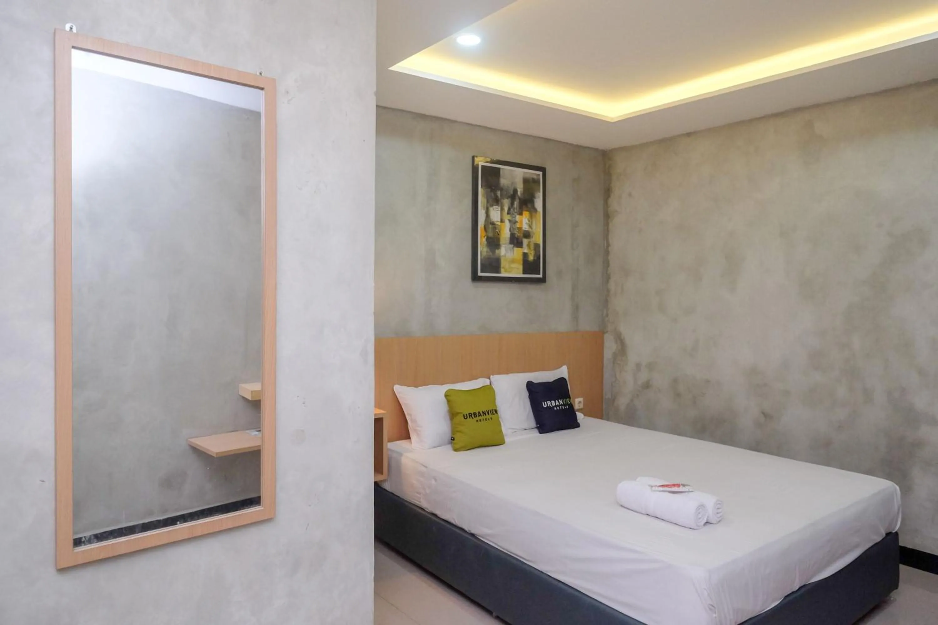 Bedroom, Bed in Urbanview Hotel Syariah Artamara Tegal by RedDoorz