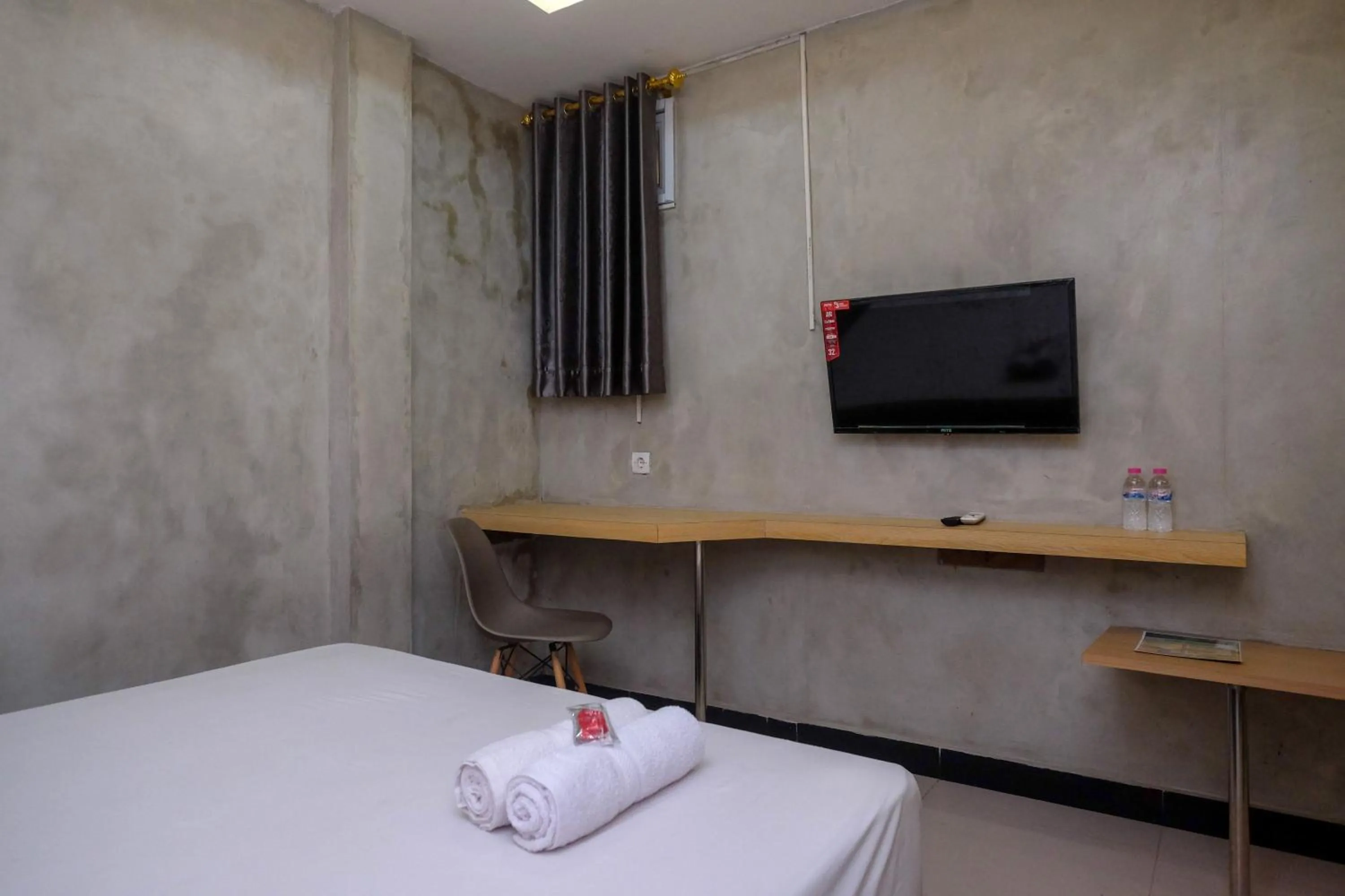 Bedroom, Bed in Urbanview Hotel Syariah Artamara Tegal by RedDoorz