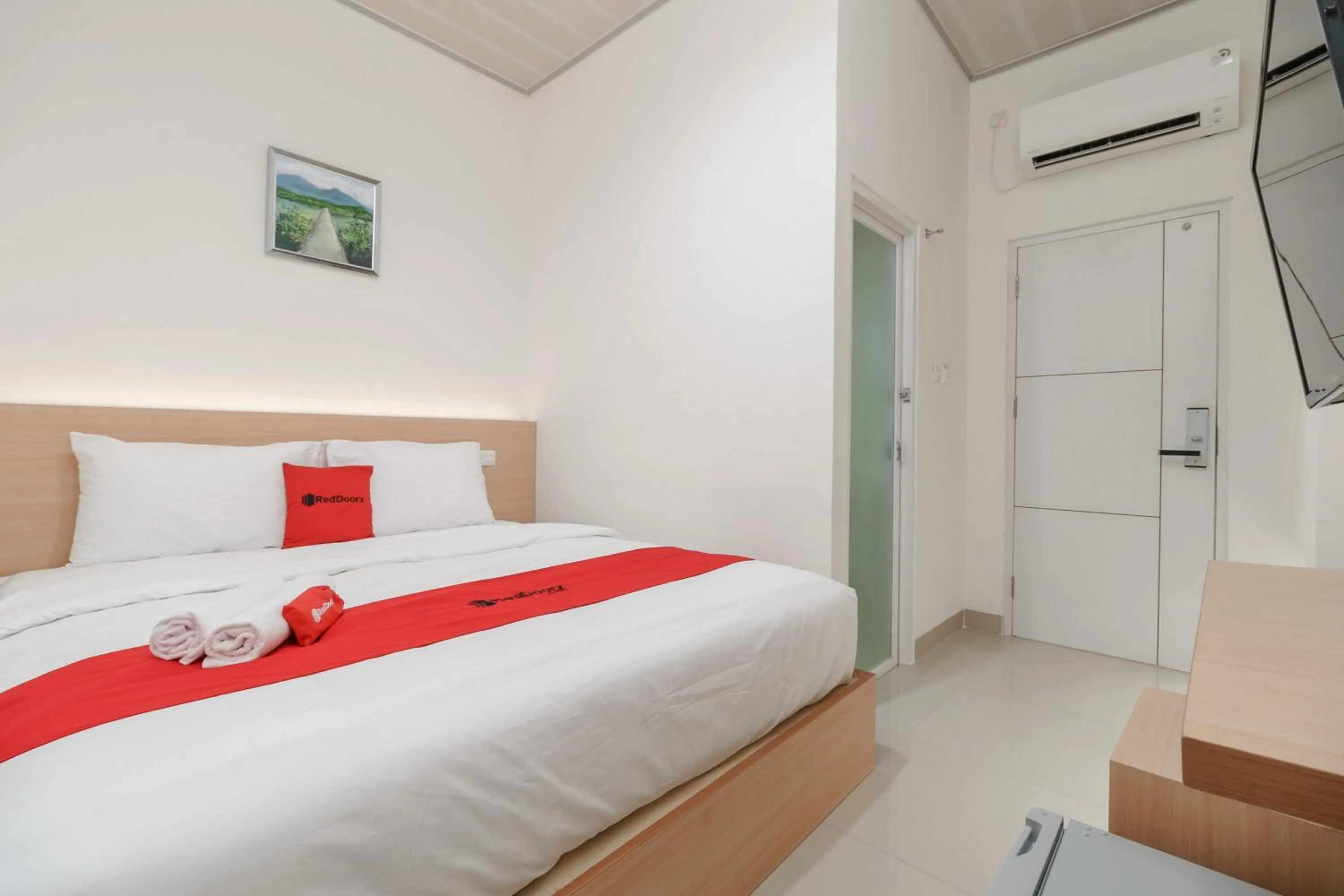 Bedroom, Bed in RedDoorz near Puskesmas Sei Jang Tanjung Pinang
