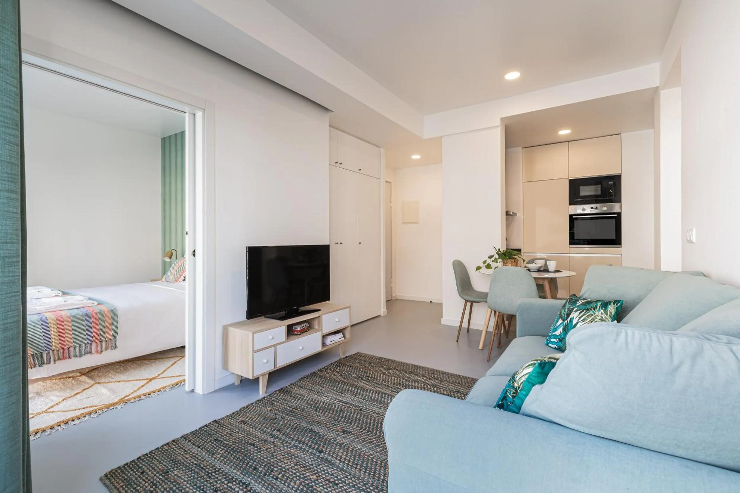 Kitchen or kitchenette, Bed in Succeed Campo Pequeno Apartments