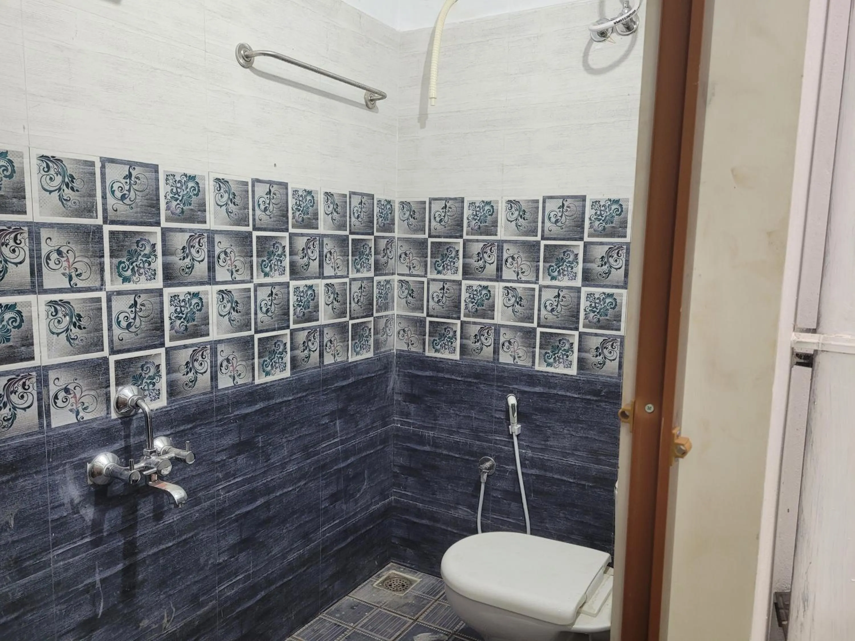 Bathroom in French Park Inn