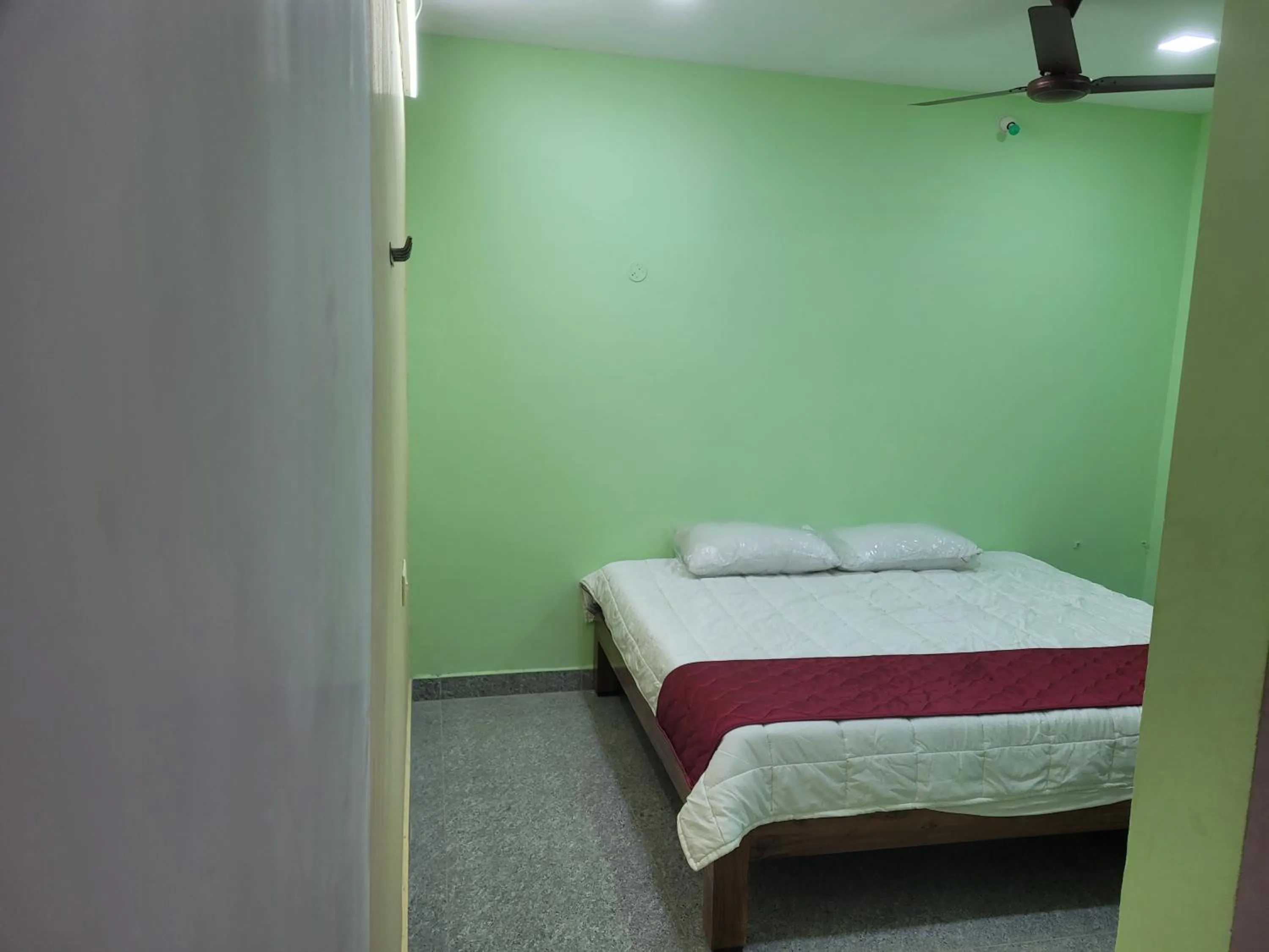 Bedroom, Bed in French Park Inn