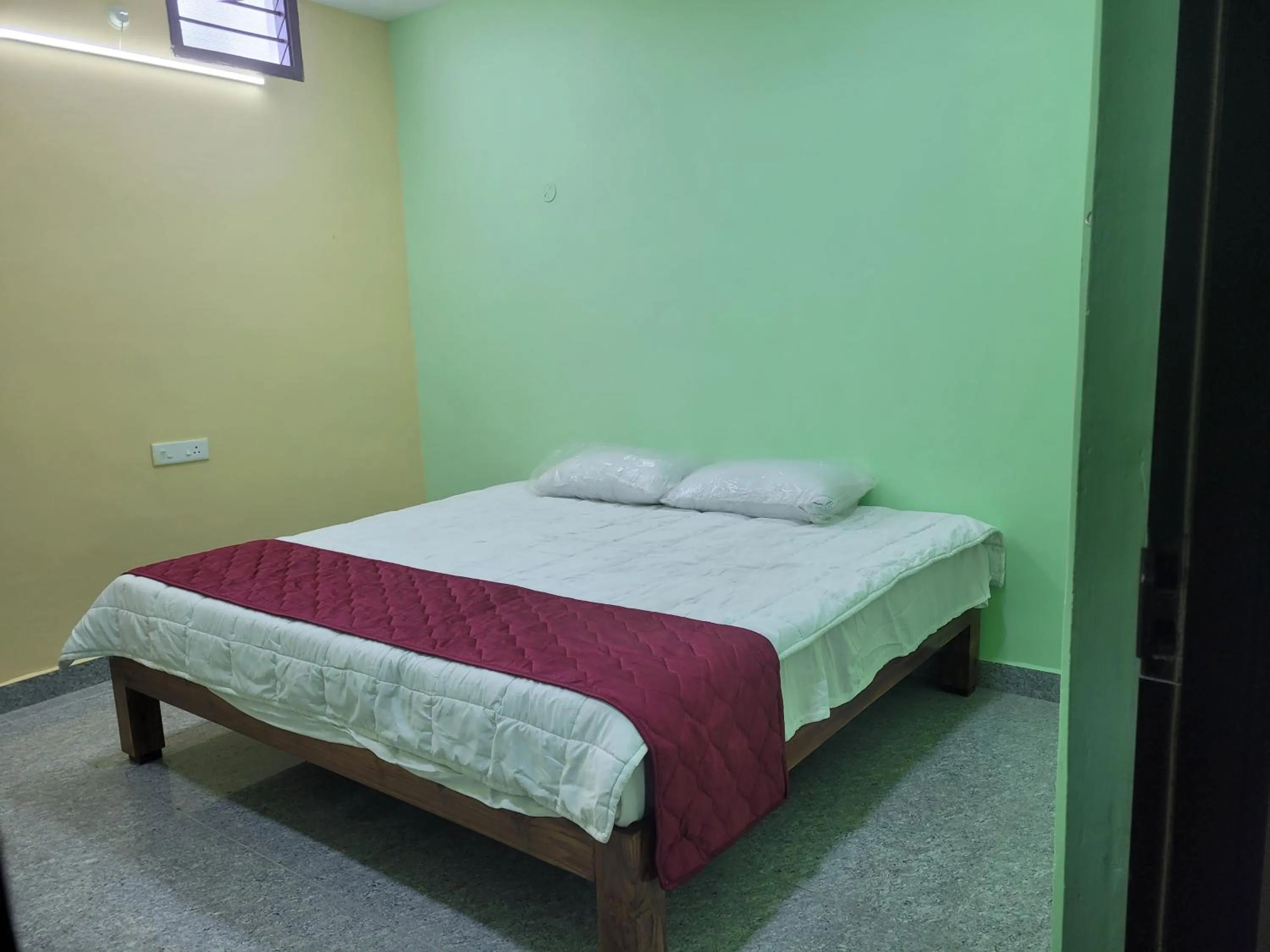 Bed in French Park Inn