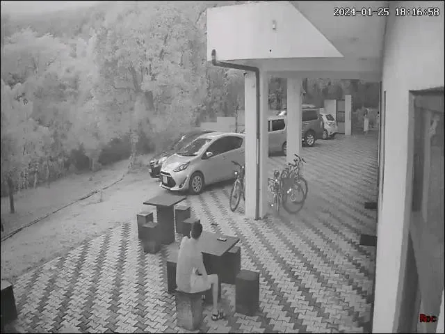 Parking in CRYSTAL RIVERSTON DECK