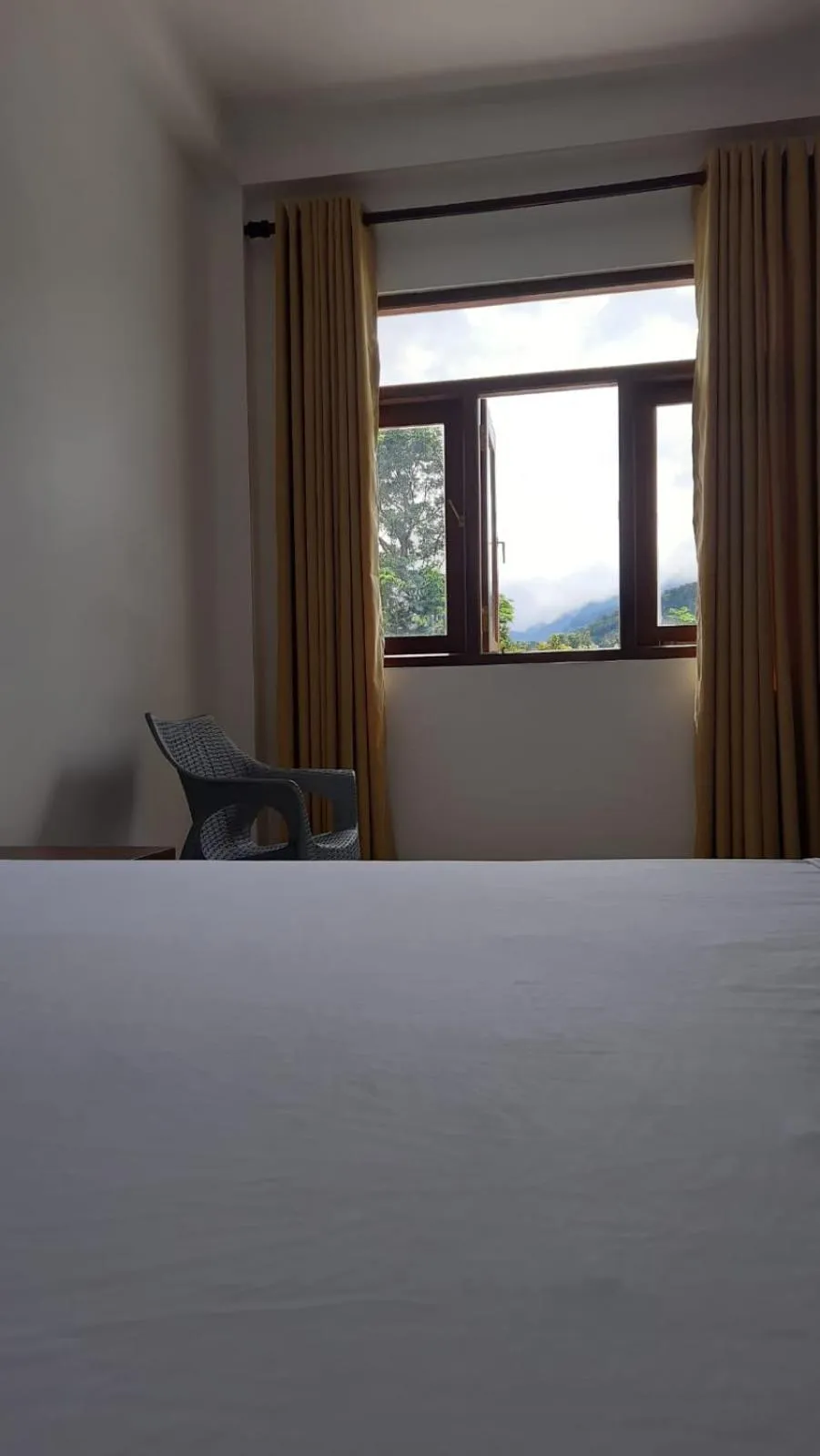 Mountain view, Bed in CRYSTAL RIVERSTON DECK