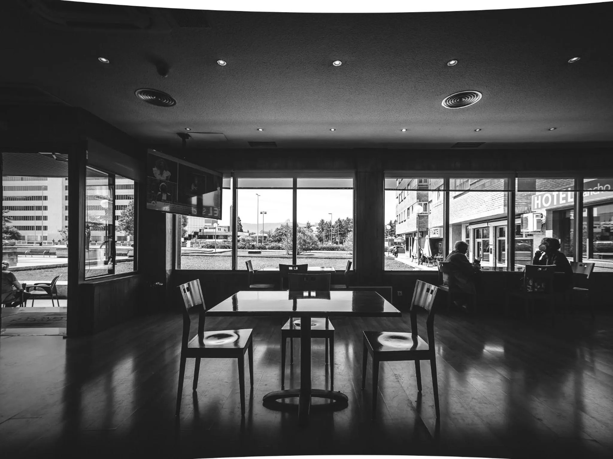 Restaurant/places to eat in Sancho Ramirez