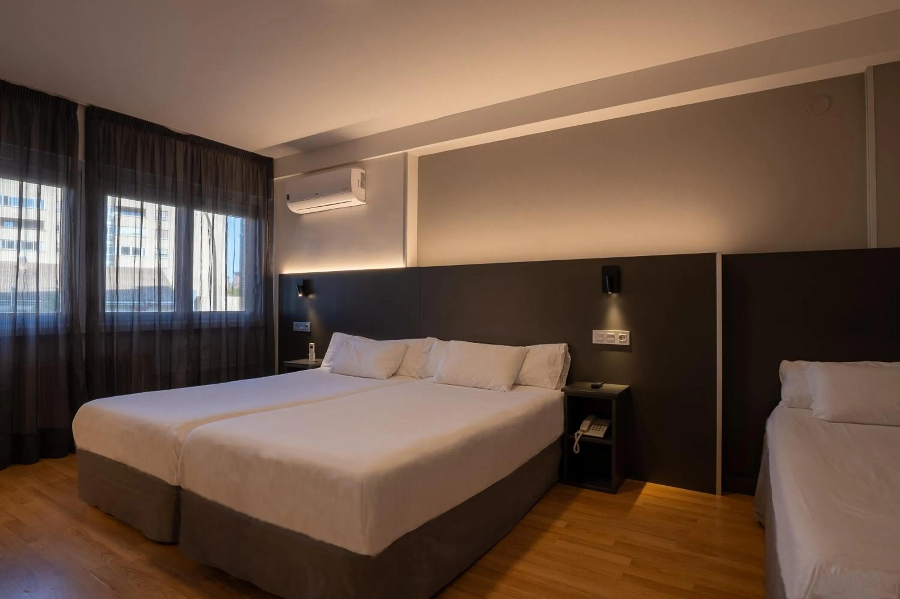 Bathroom, Bed in Sancho Ramirez