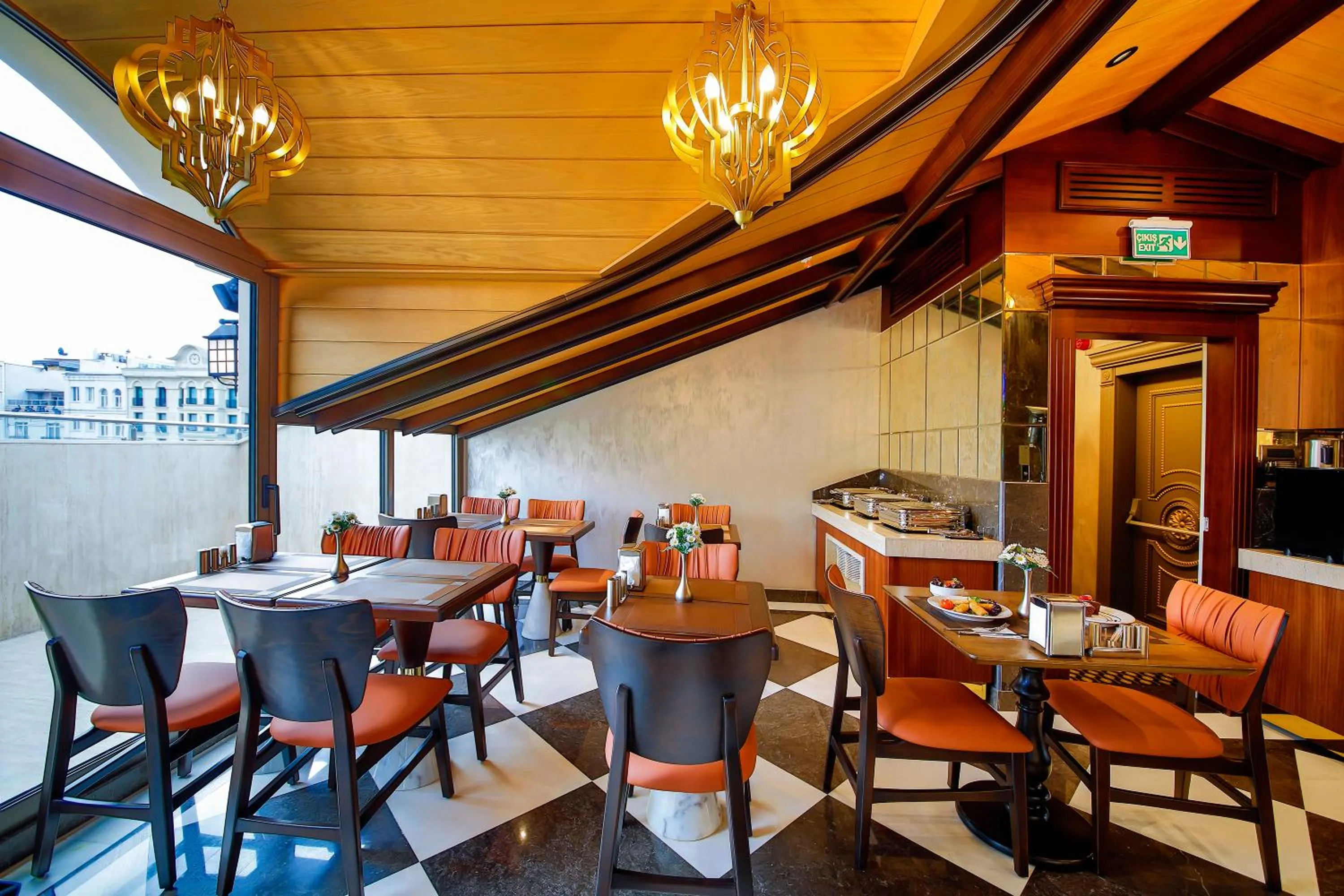 Restaurant/places to eat in MANORS HOTEL