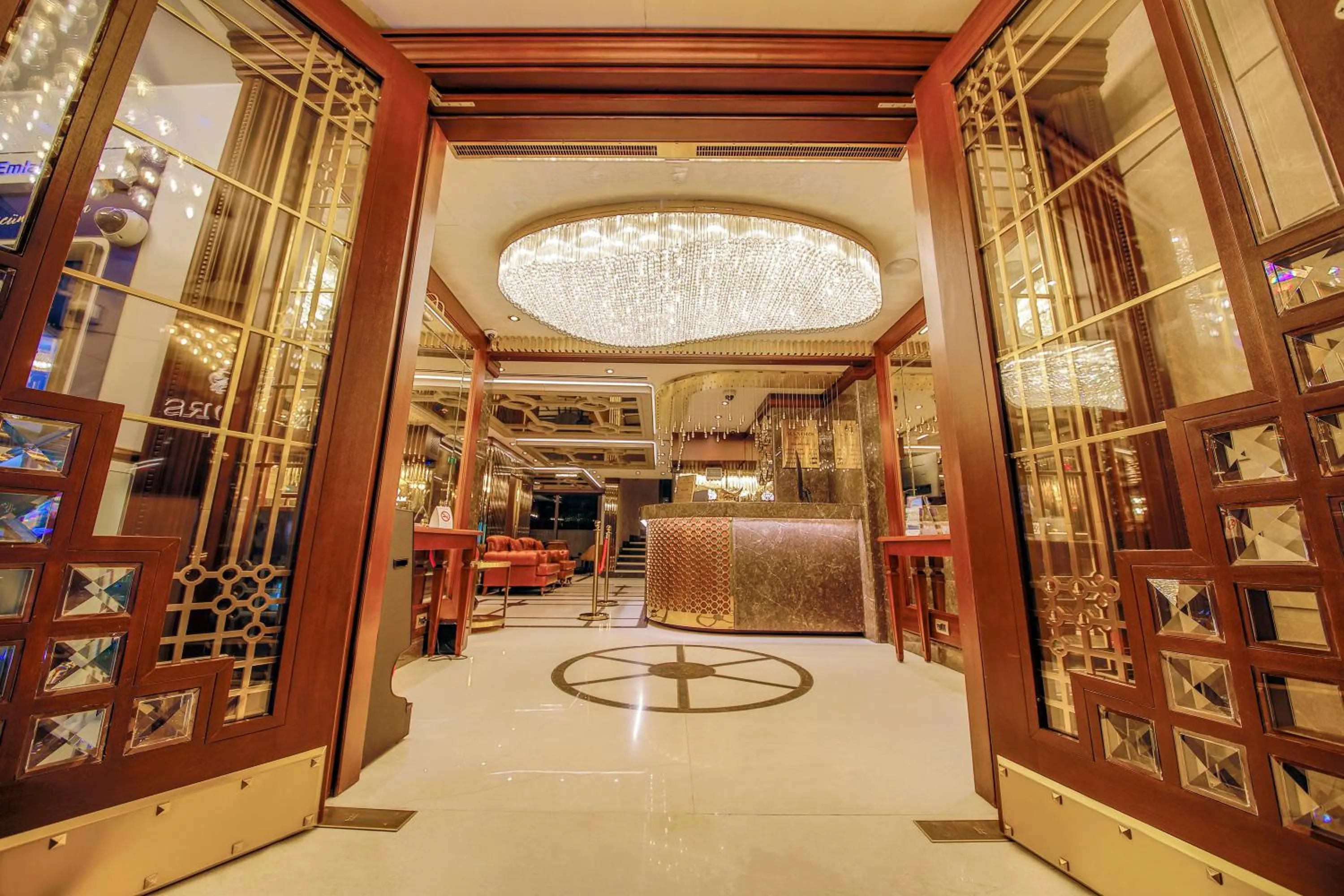 Lobby or reception in MANORS HOTEL