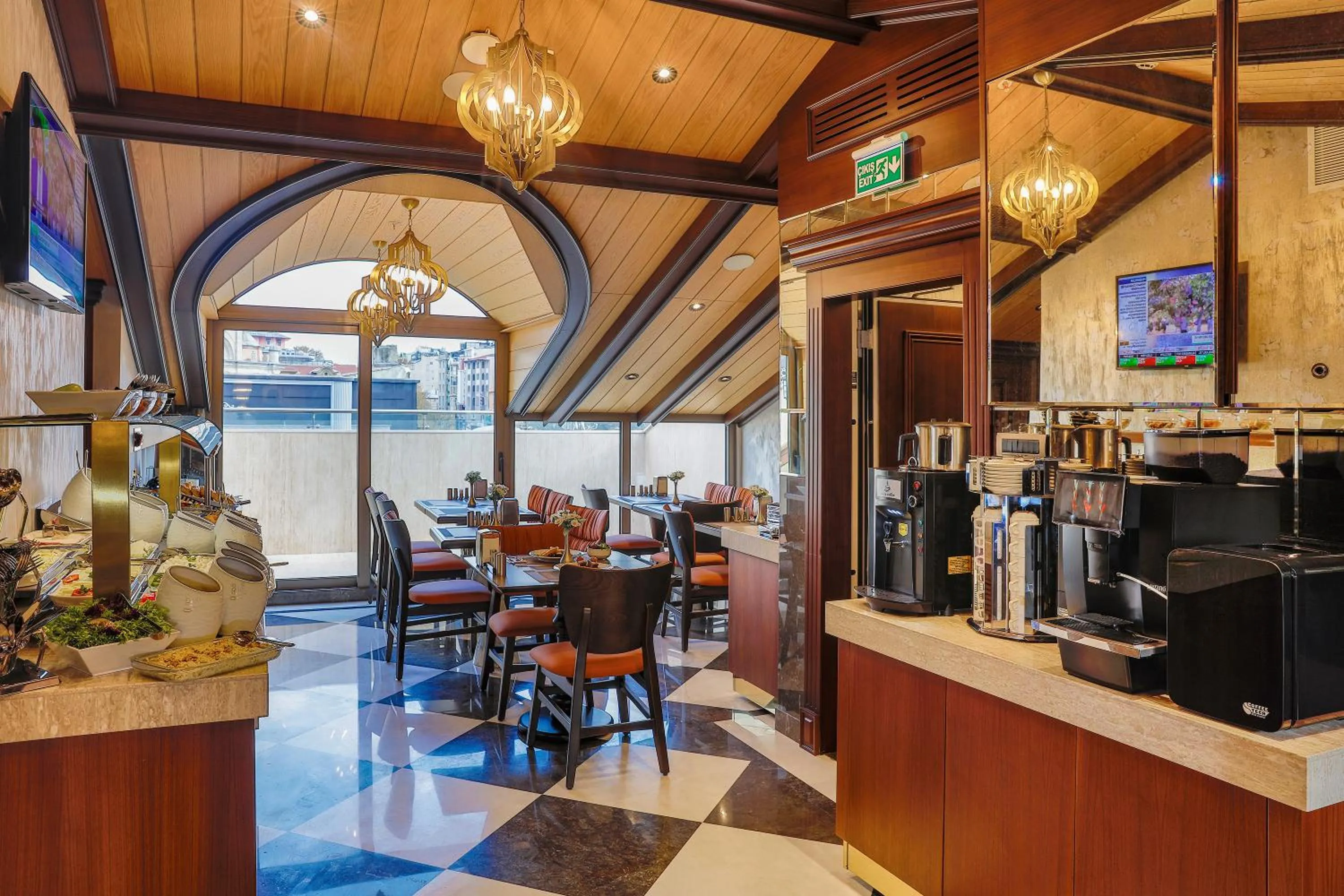 Restaurant/places to eat in MANORS HOTEL