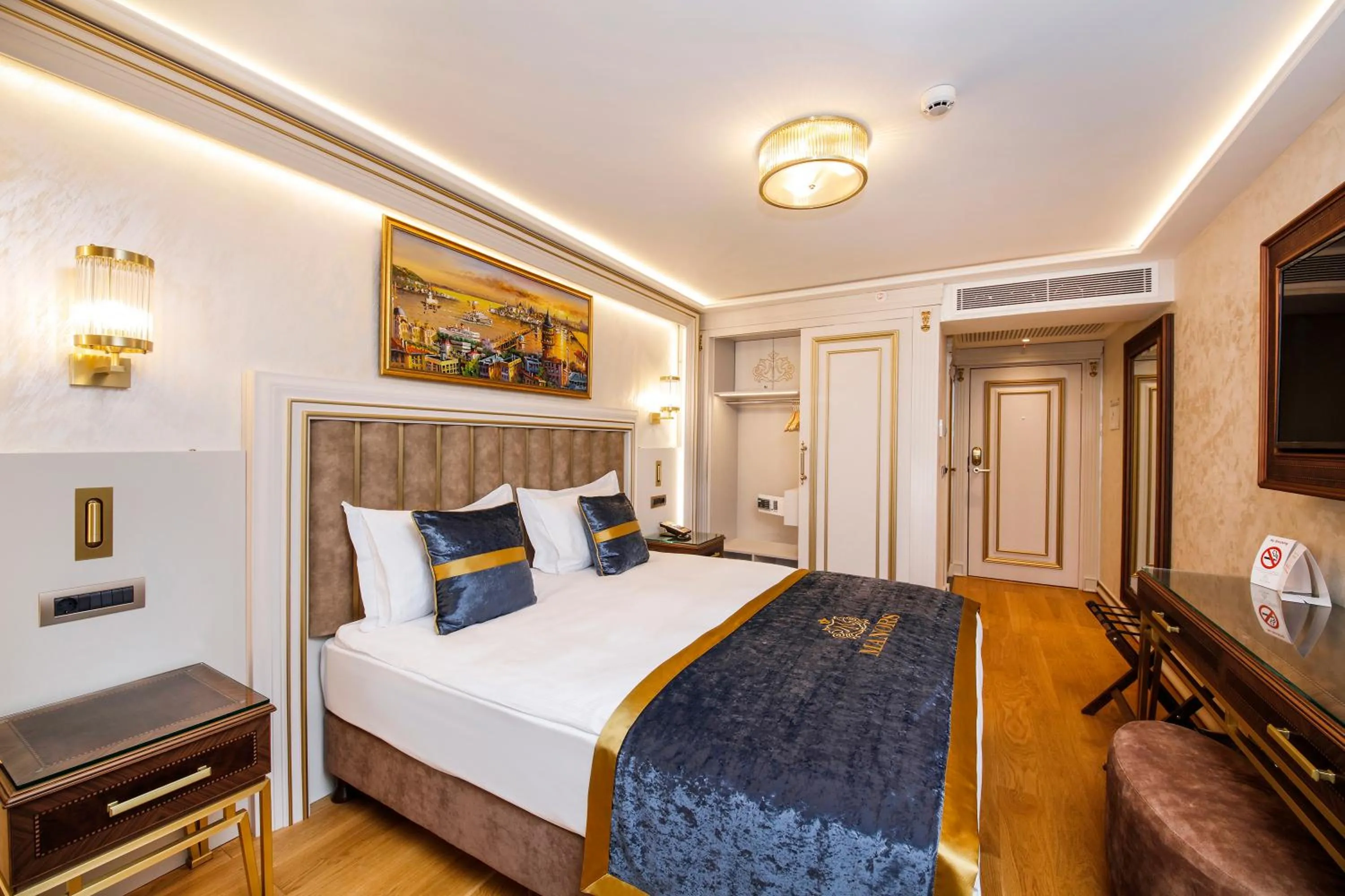 Photo of the whole room, Bed in MANORS HOTEL