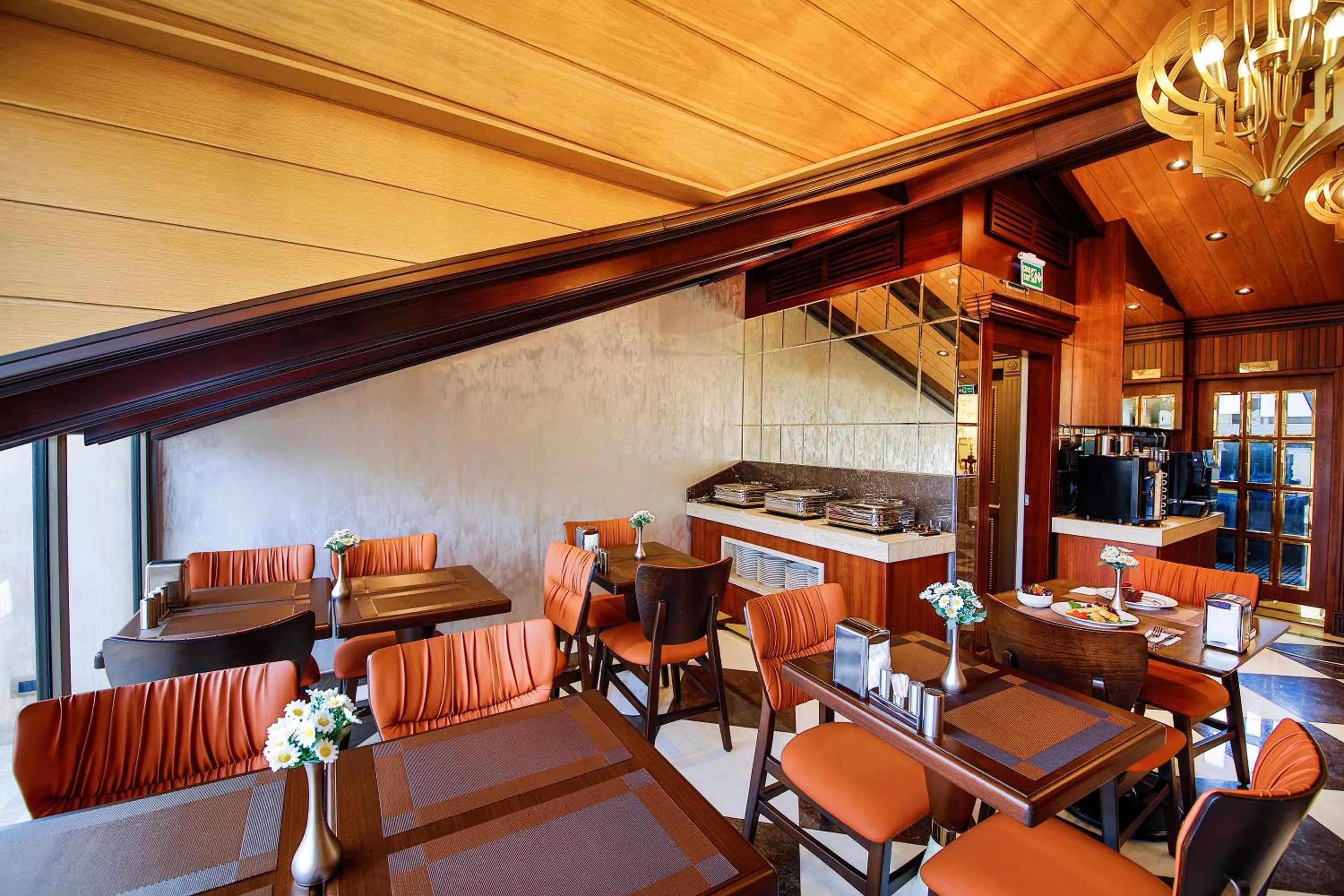 Restaurant/places to eat in MANORS HOTEL