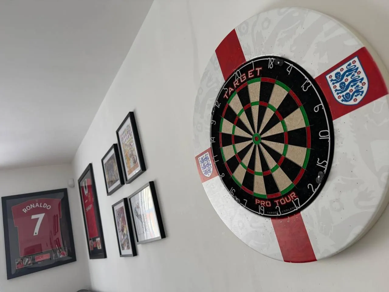 Darts in United Home B&B