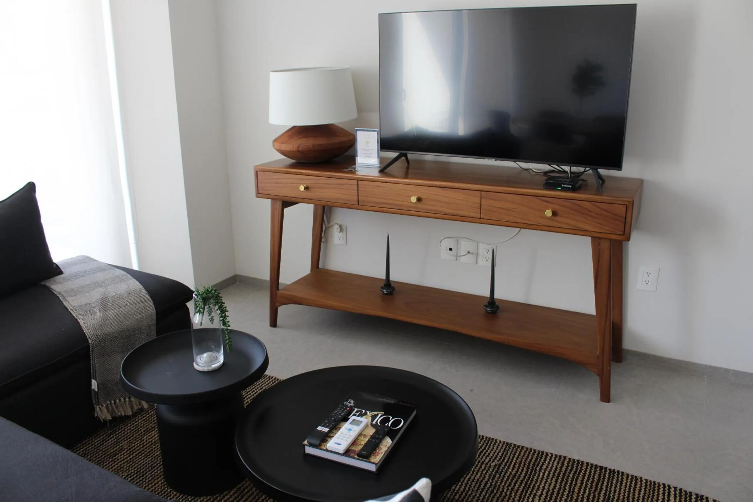 Communal lounge/ TV room in 105 Downtown